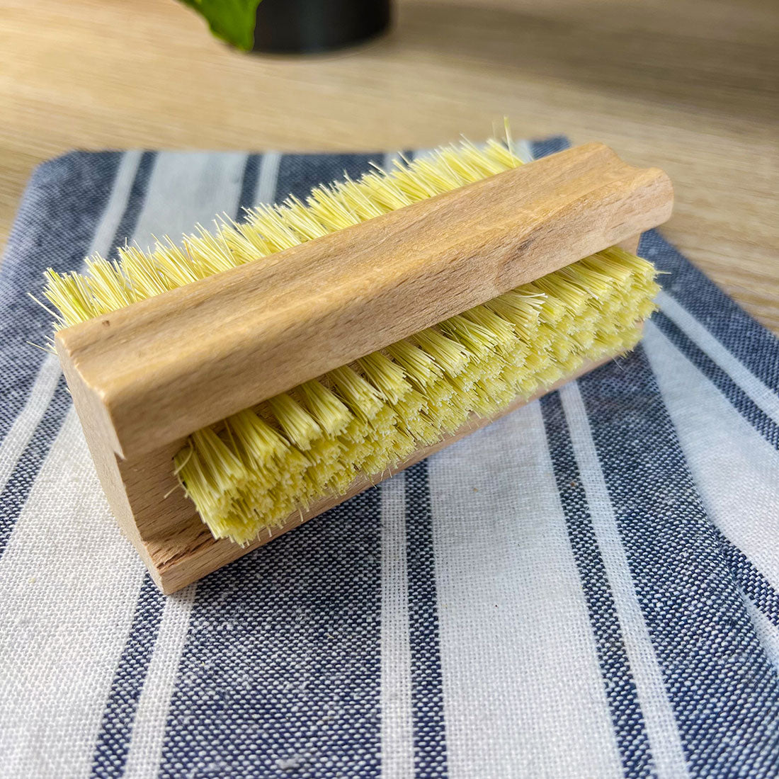 Brosse à ongles en hêtre et fibres d’agave – Hygiène naturelle