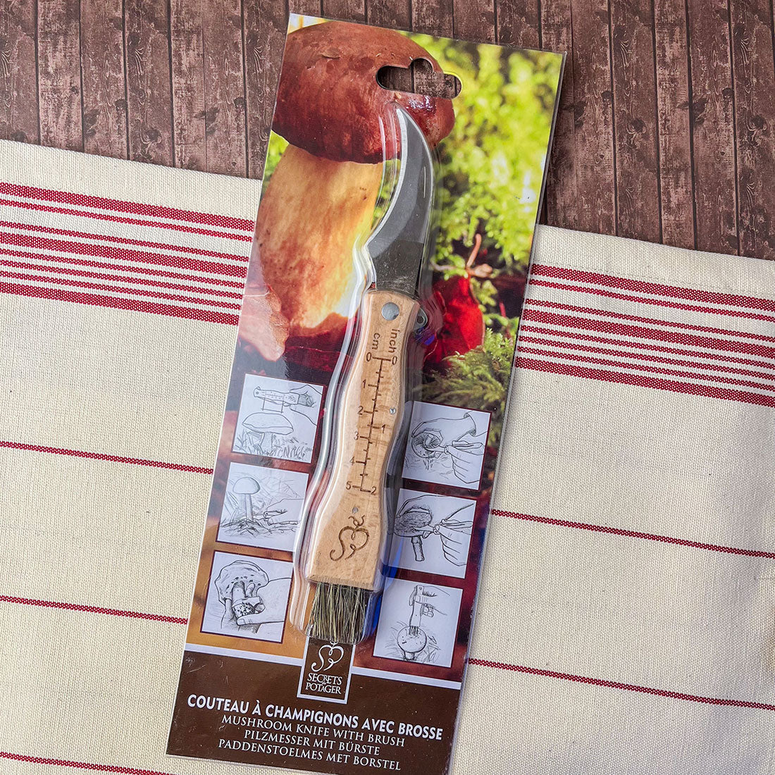 Couteau à champignons avec brosse en bois et lame en inox