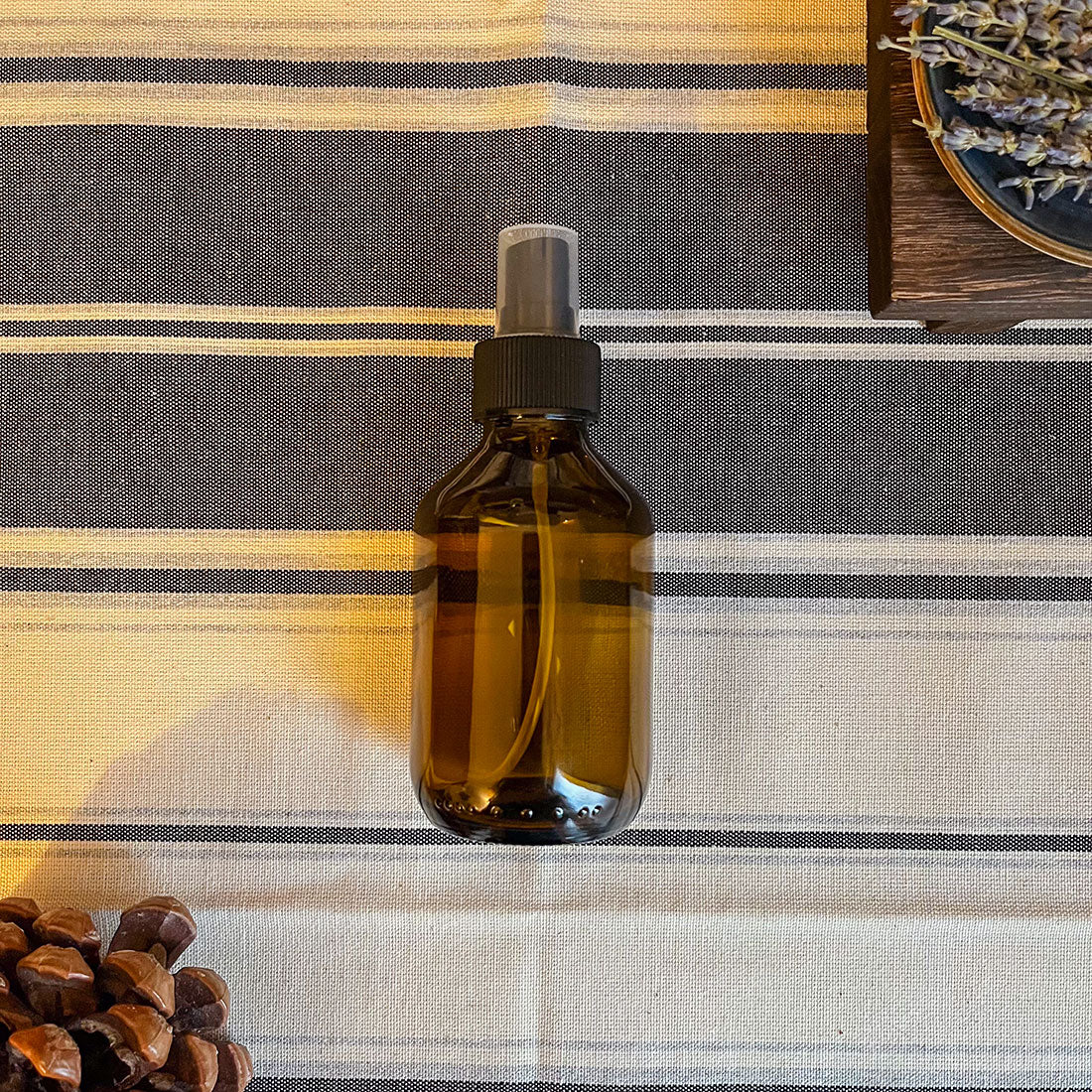 Flacon spray en verre ambré 150ml avec embout fin pour diffusion homogène