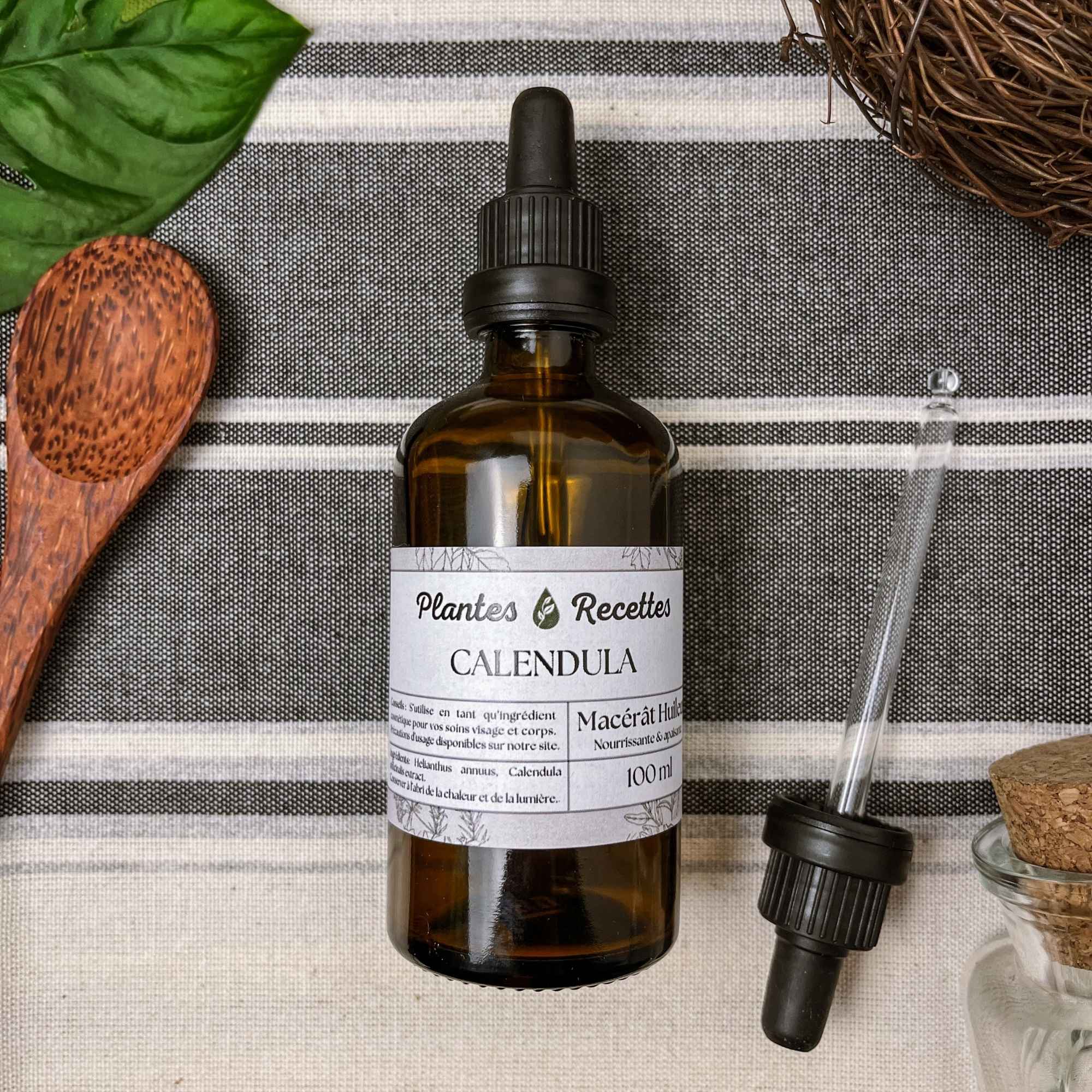 Macérat huileux de Calendula – Soin végétal apaisant, idéal pour les peaux sensibles et les petits bobos du quotidien, fabriqué artisanalement dans les Hauts-de-France. Plantes et Recettes