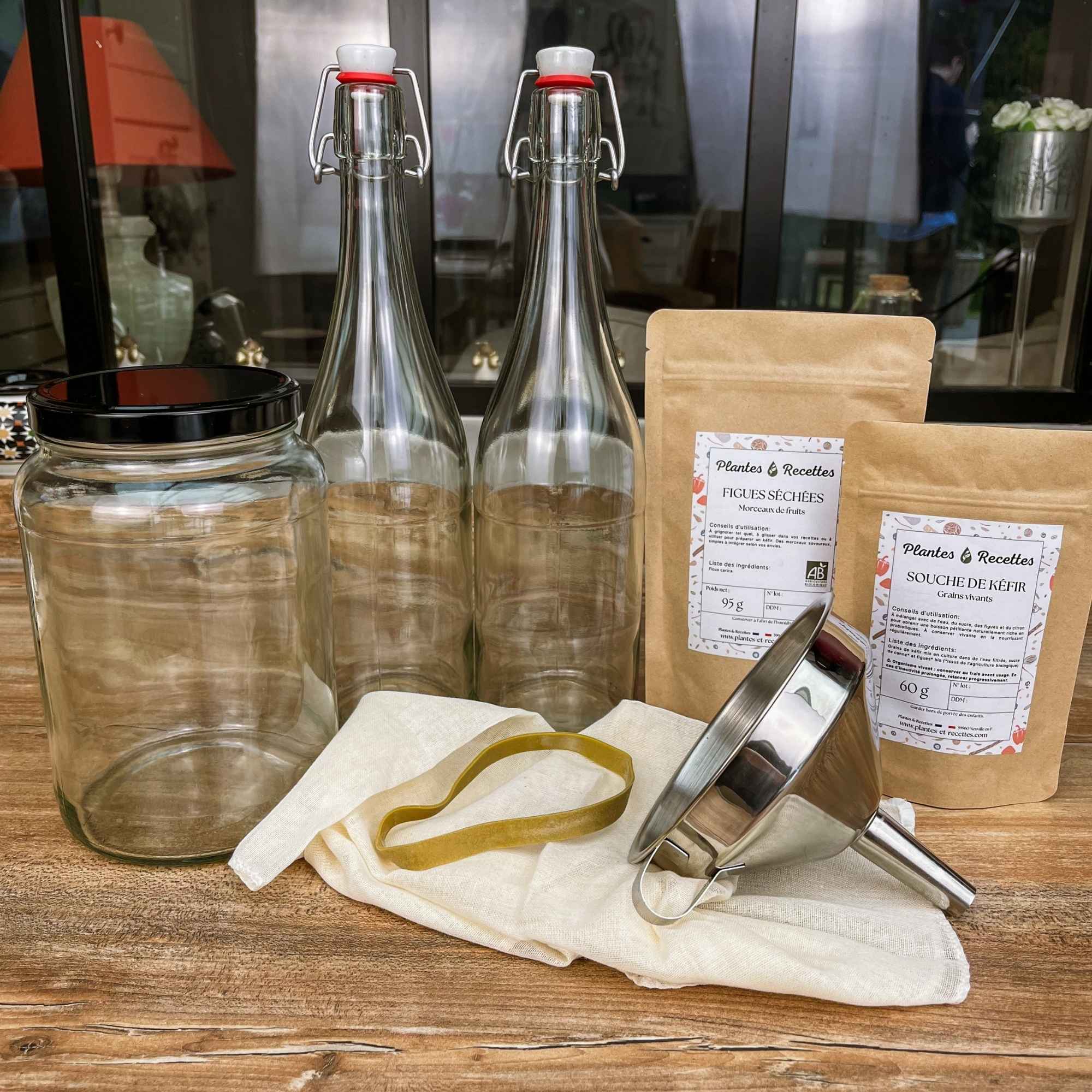 Kit complet pour préparer son kéfir de fruits maison – avec ingrédients, bocal et instructions. Produit Plantes & Recettes.