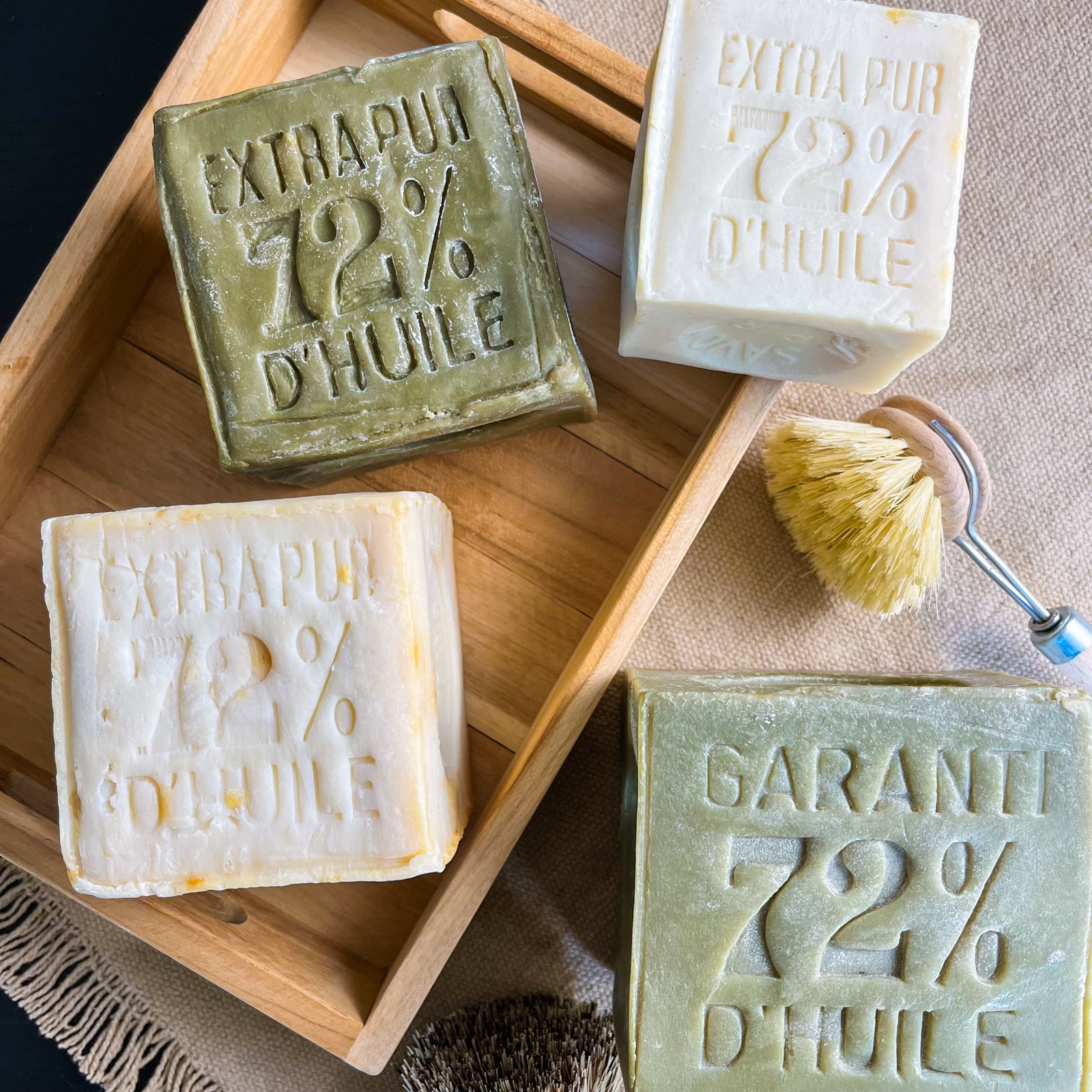 Des savons de Marseille fabriqués dans le respect de la tradition, en chaudron par des maitres chaudronniers.