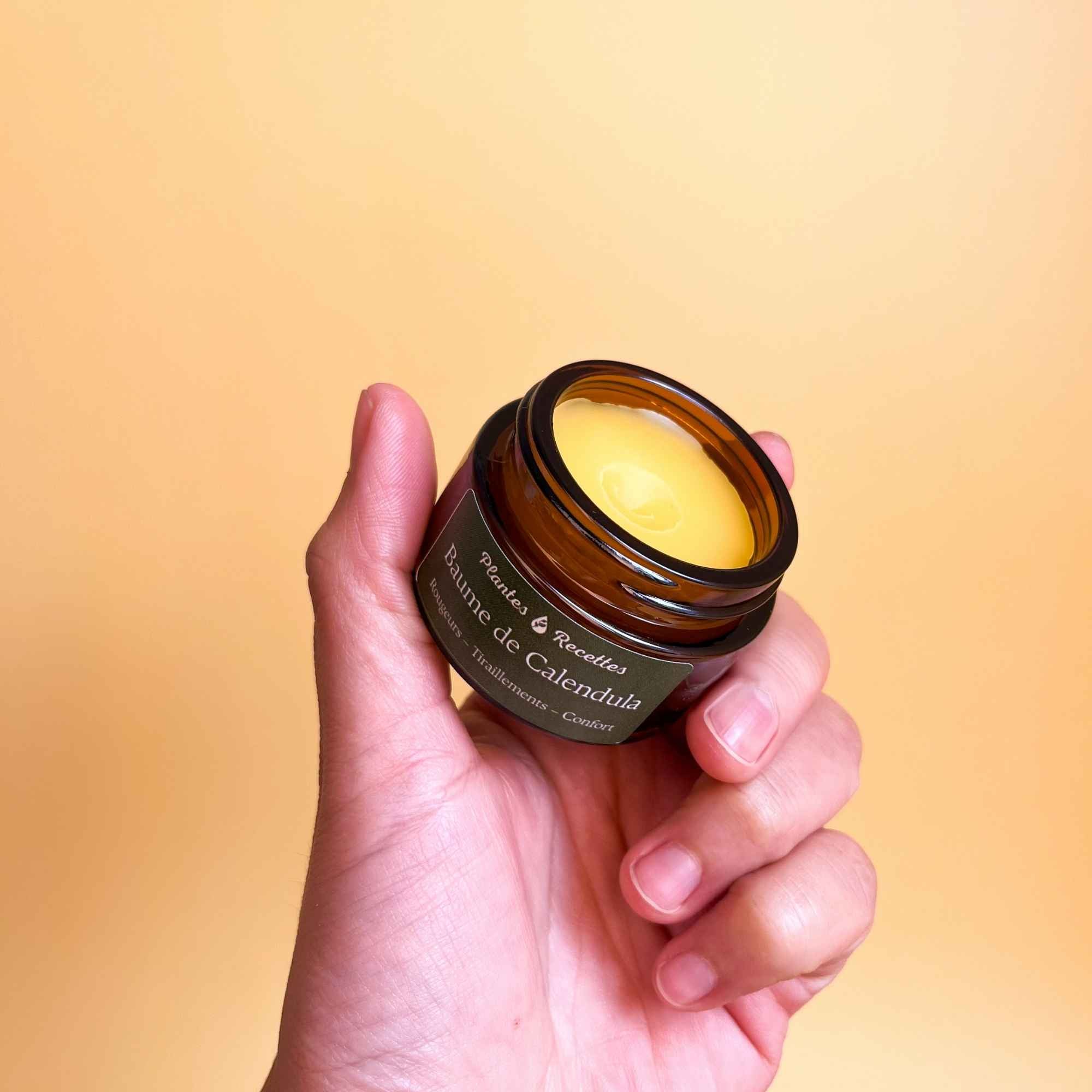 Application du Baume de Calendula sur les zones sèches ou sensibles – Plantes & Recettes.