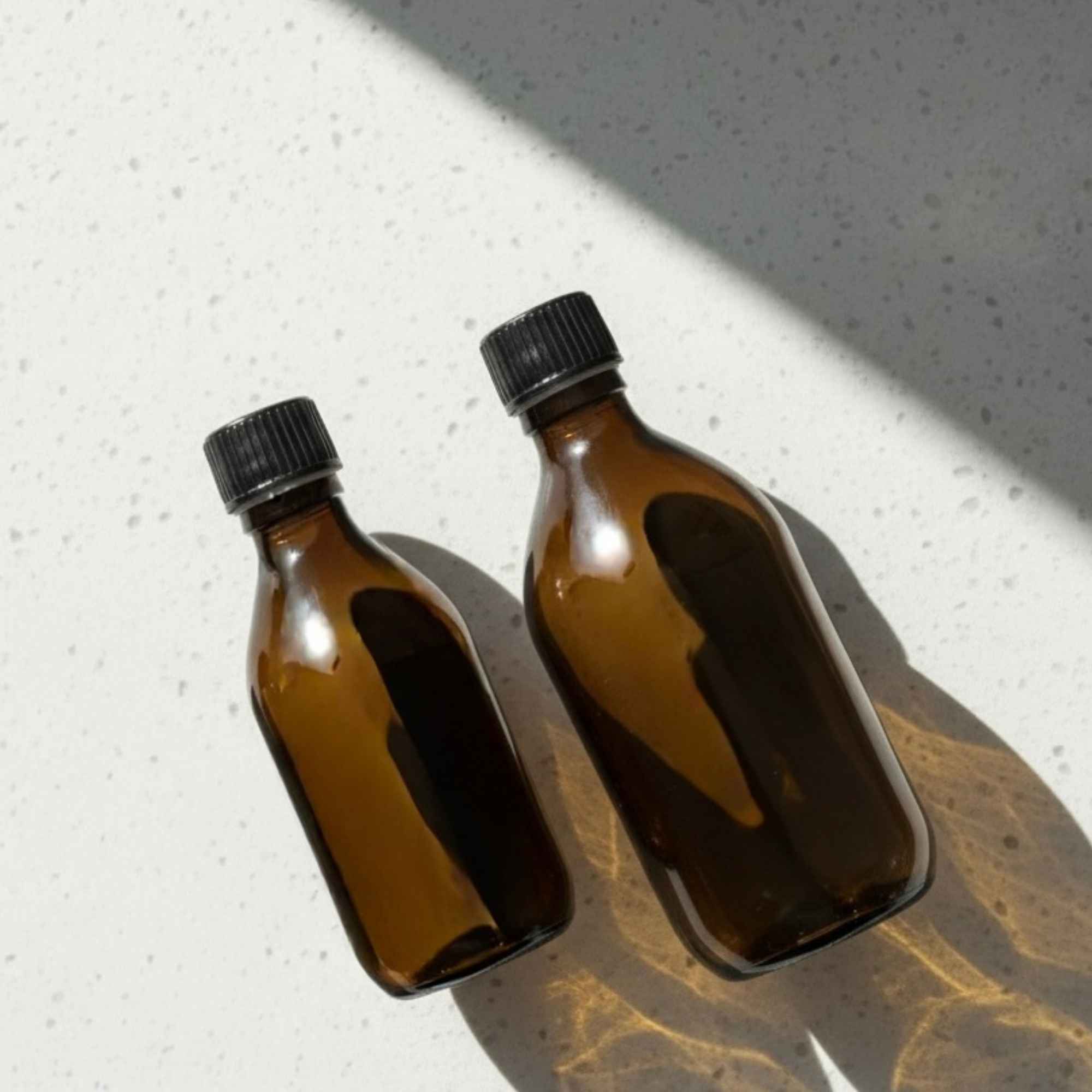 Bouteille robuste avec bouchon sécurité enfants pour une utilisation quotidienne sûre.