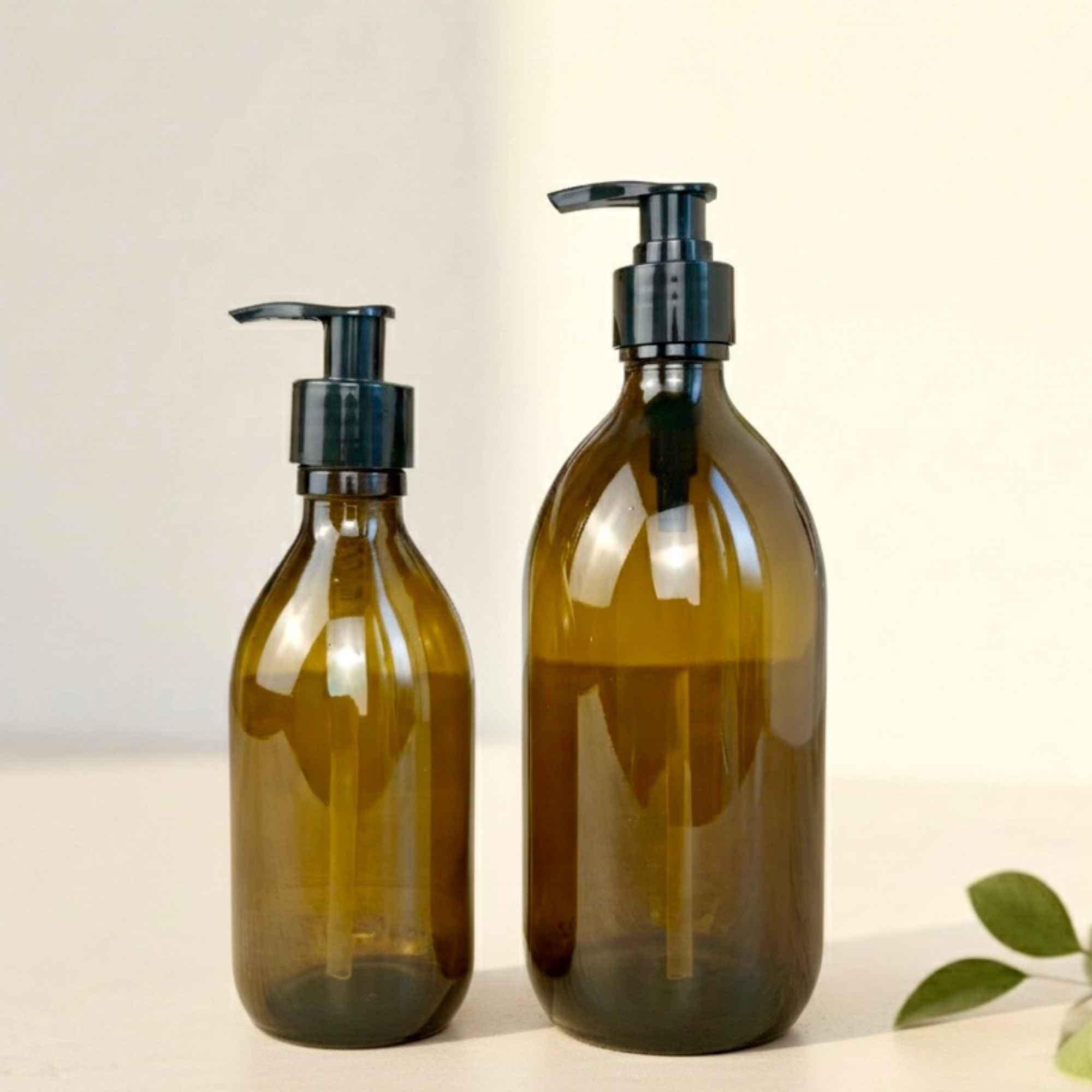 Bouteille à pompe élégante pour savon, lotion ou shampoing naturel.