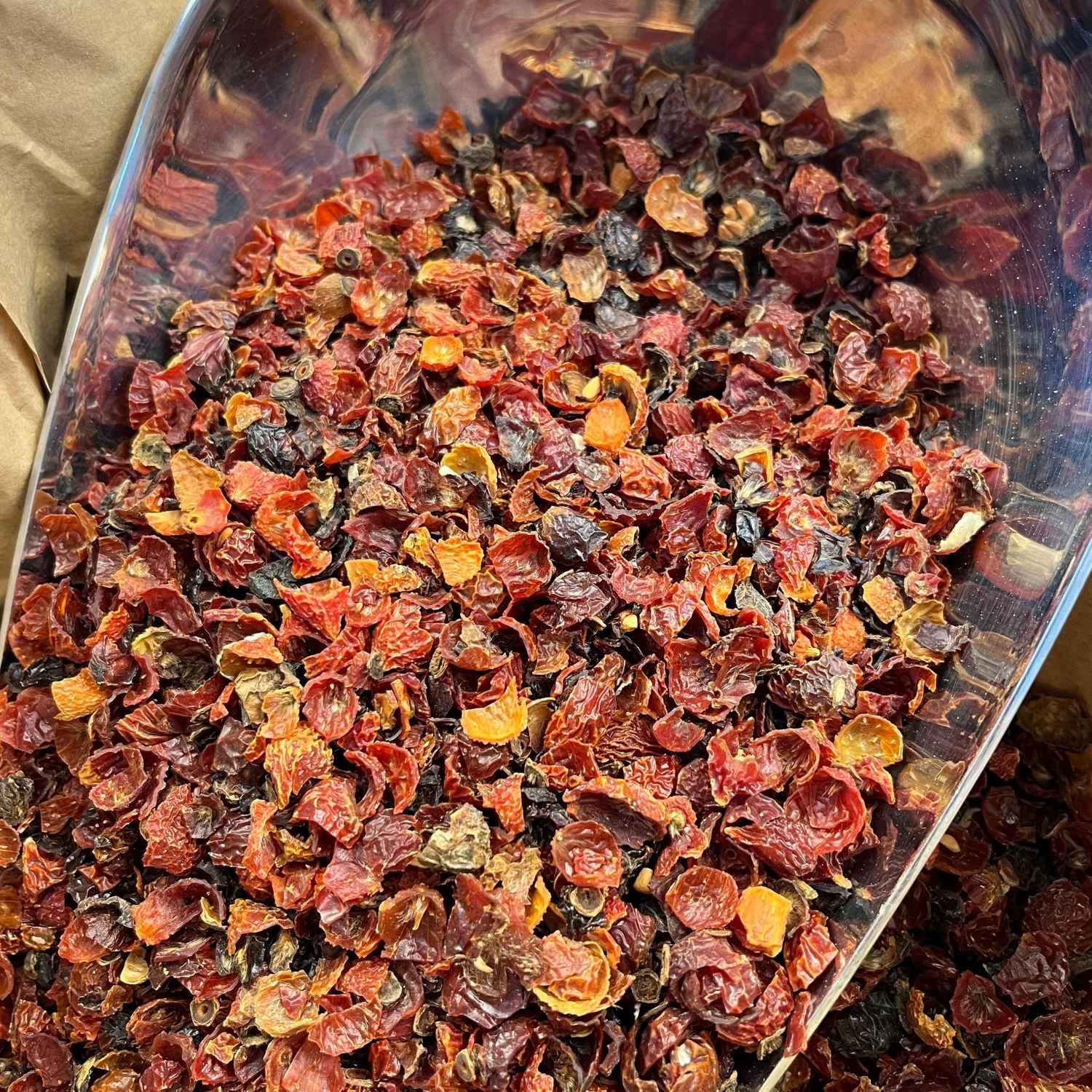 Photo de cynorrhodon - fruits bio séchée vendue par Plantes & Recettes, spécialisée en plantes médicinales de qualité.