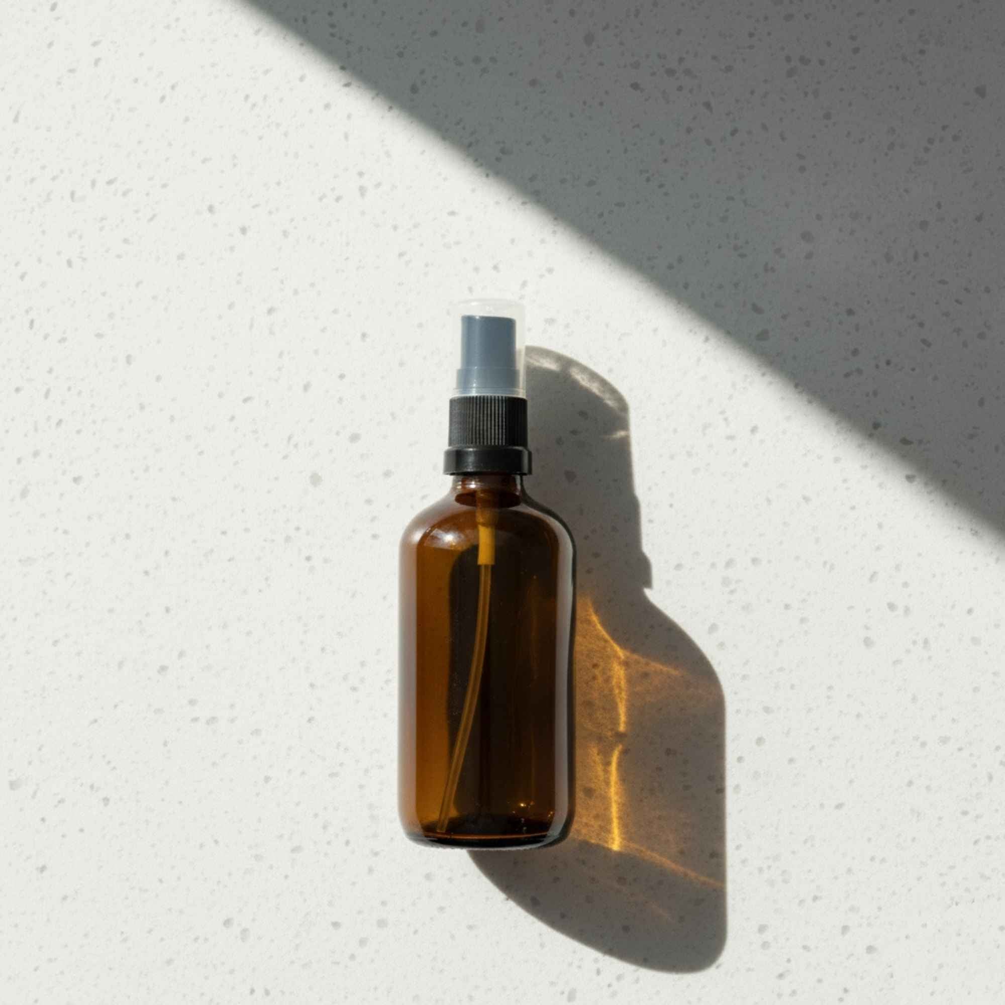 Flacon vaporisateur 100 ml Plantes & Recettes, idéal pour les eaux florales et soins naturels.