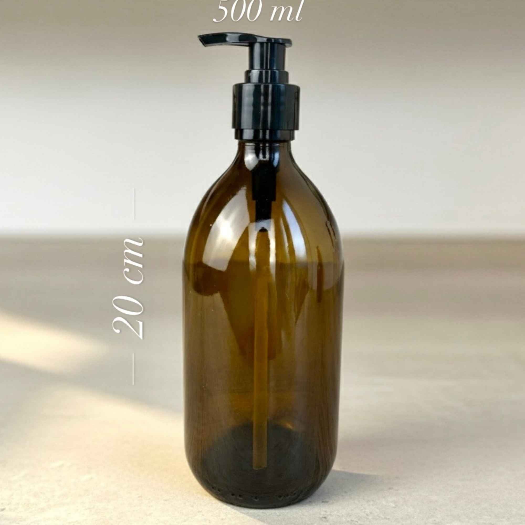 Bouteille en verre avec pompe, parfaite pour le savon liquide maison.