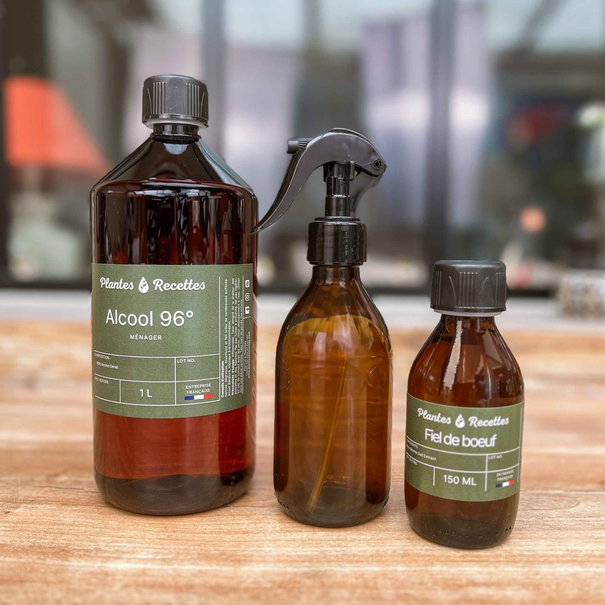 Kit recette Plantes et Recettes pour fabriquer un détachant textile naturel à base de fiel de bœuf et d’alcool ménager.
