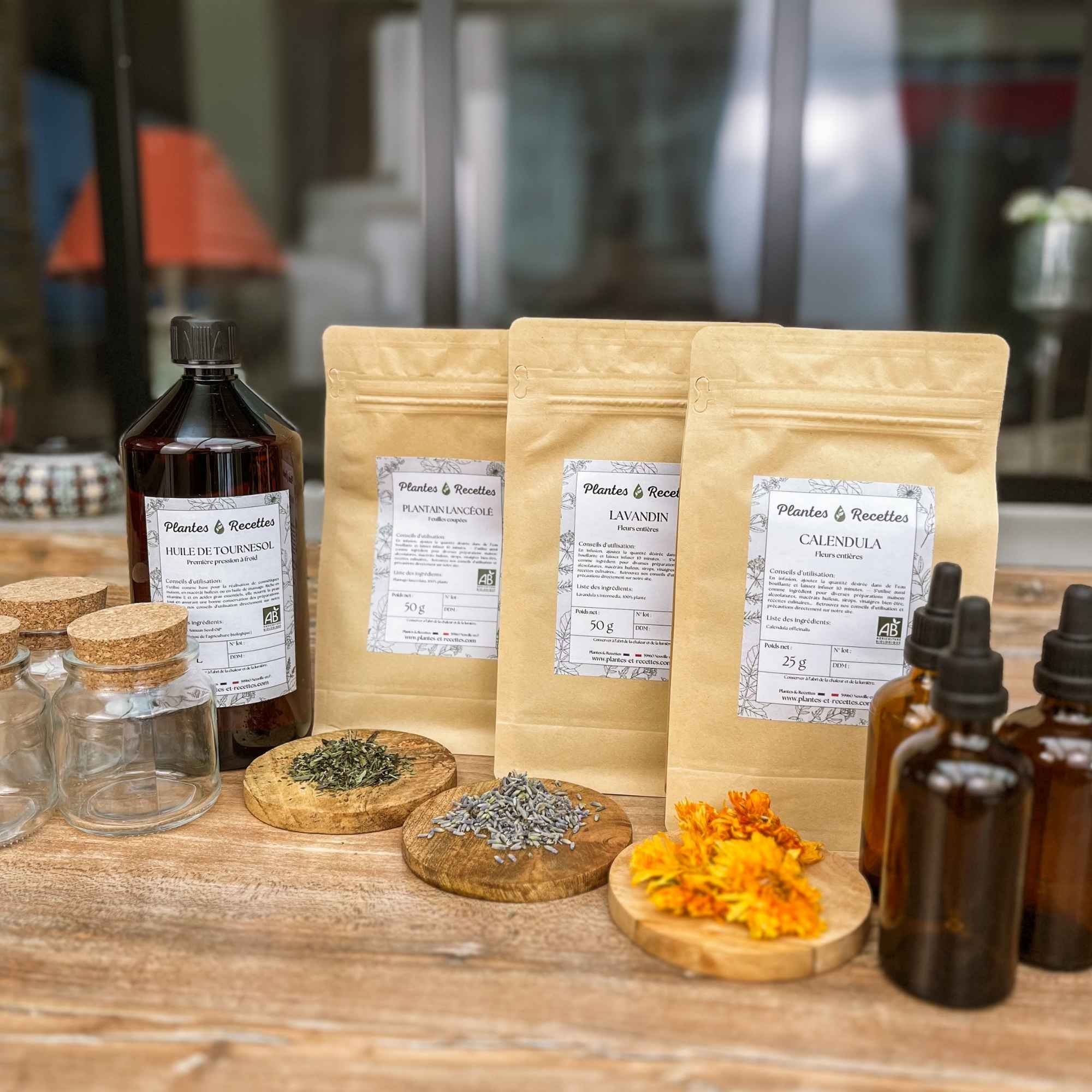 Kit recette Plantes & Recettes pour créer ses macérâts huileux à base de plantes bio, idéal pour fabriquer ses soins naturels maison.