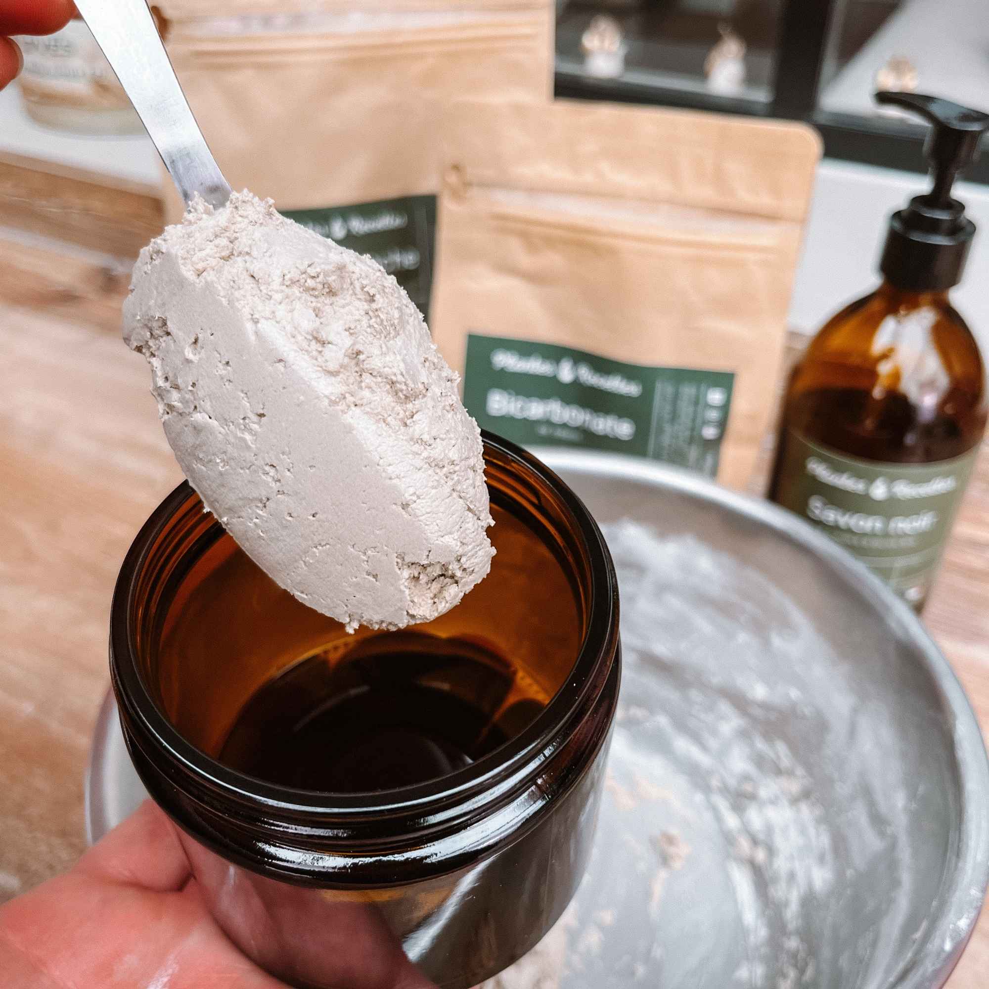 Utilisation d’une pierre d’argile multi-usage pour la maison – fabriquée grâce à Plantes et Recettes