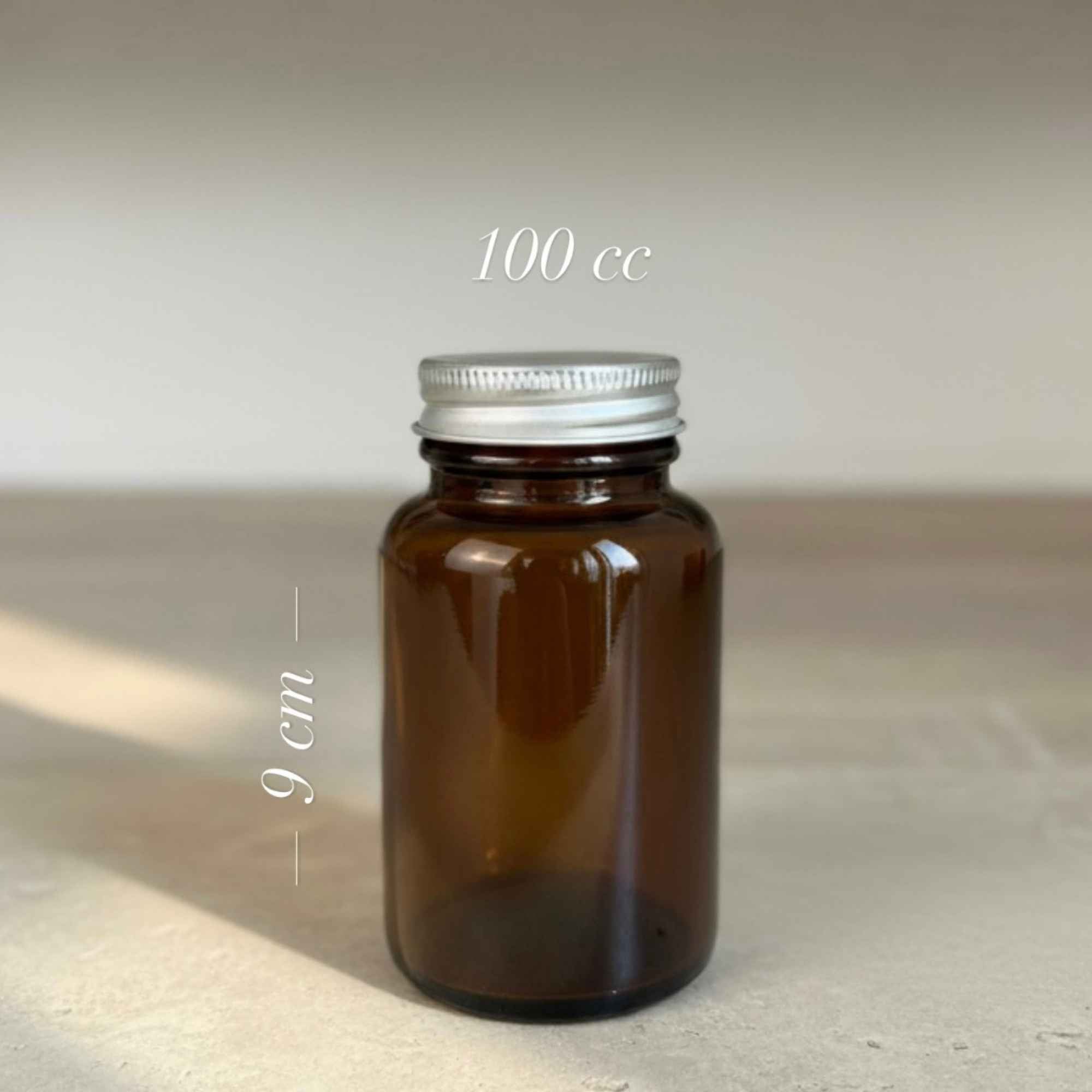 Contenant en verre ambré pour protéger vos préparations de la lumière.