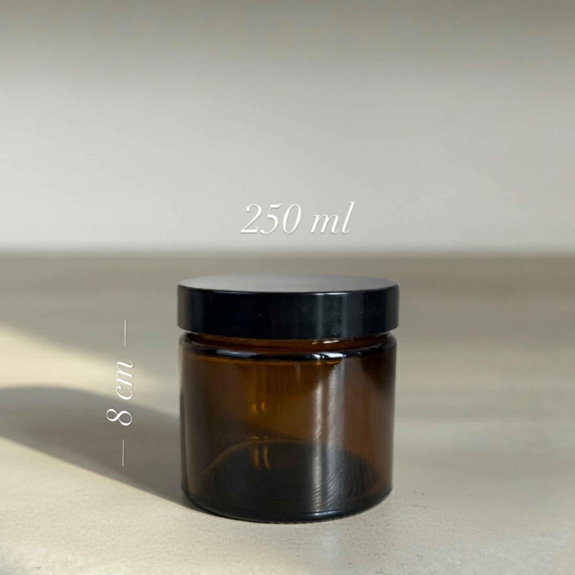 Pot ambré réutilisable pour conserver vos soins, poudres ou recettes DIY.
