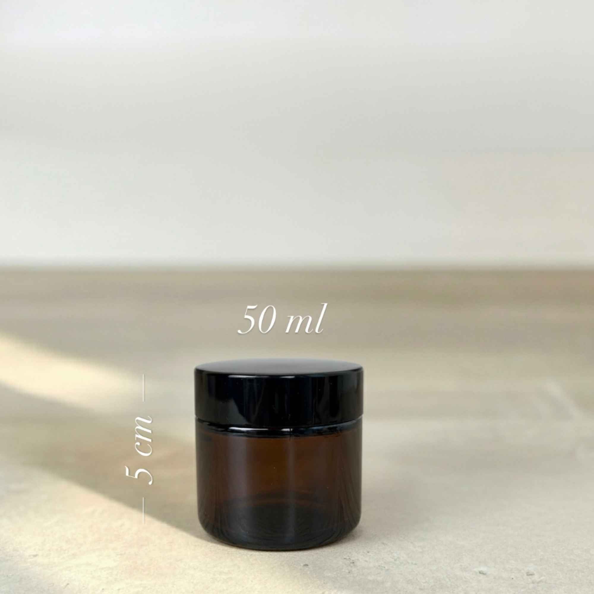 Pot à baume en verre réutilisable, au design sobre et pratique.