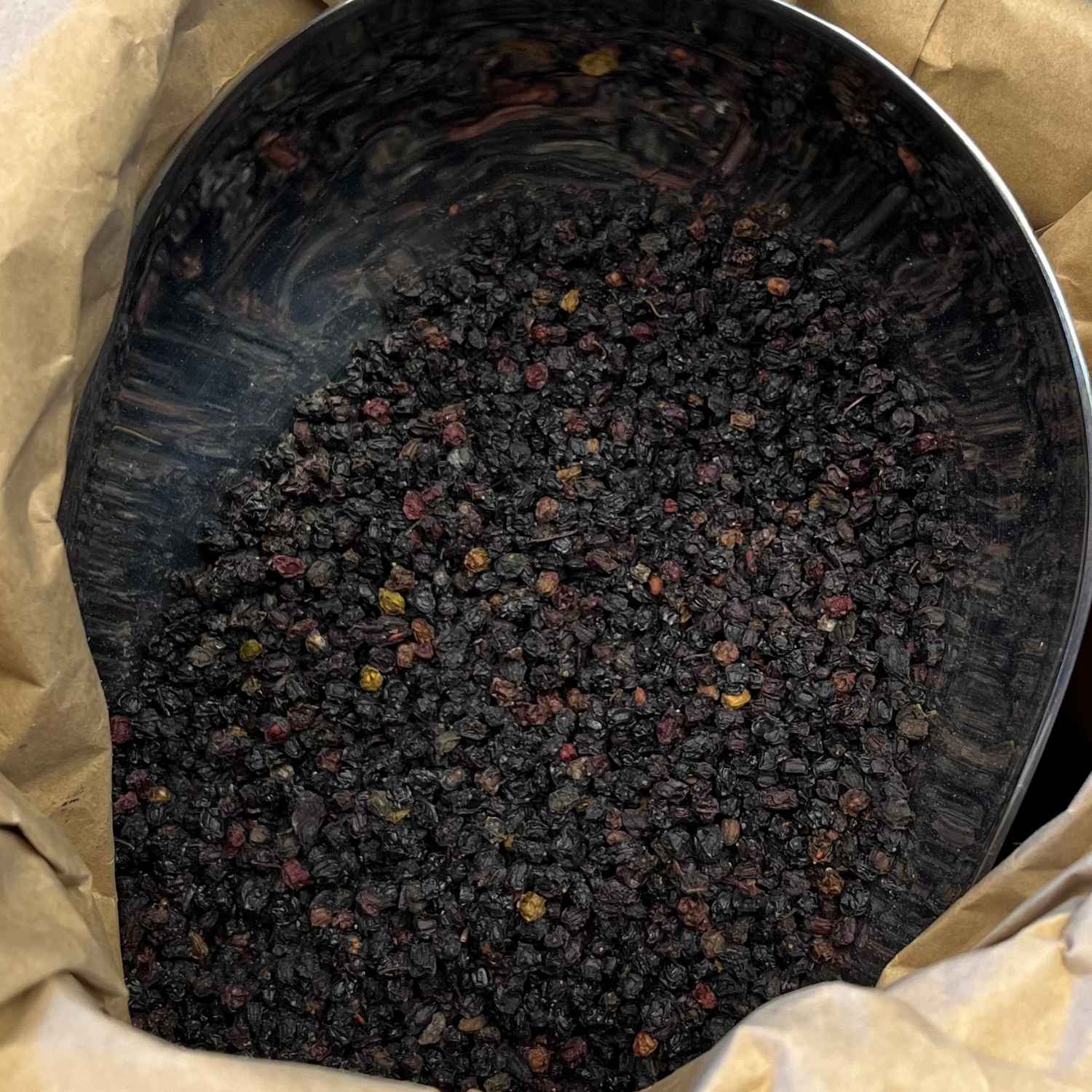 Photo de sureau fruits bio séchée vendue par Plantes & Recettes, spécialisée en plantes médicinales de qualité.