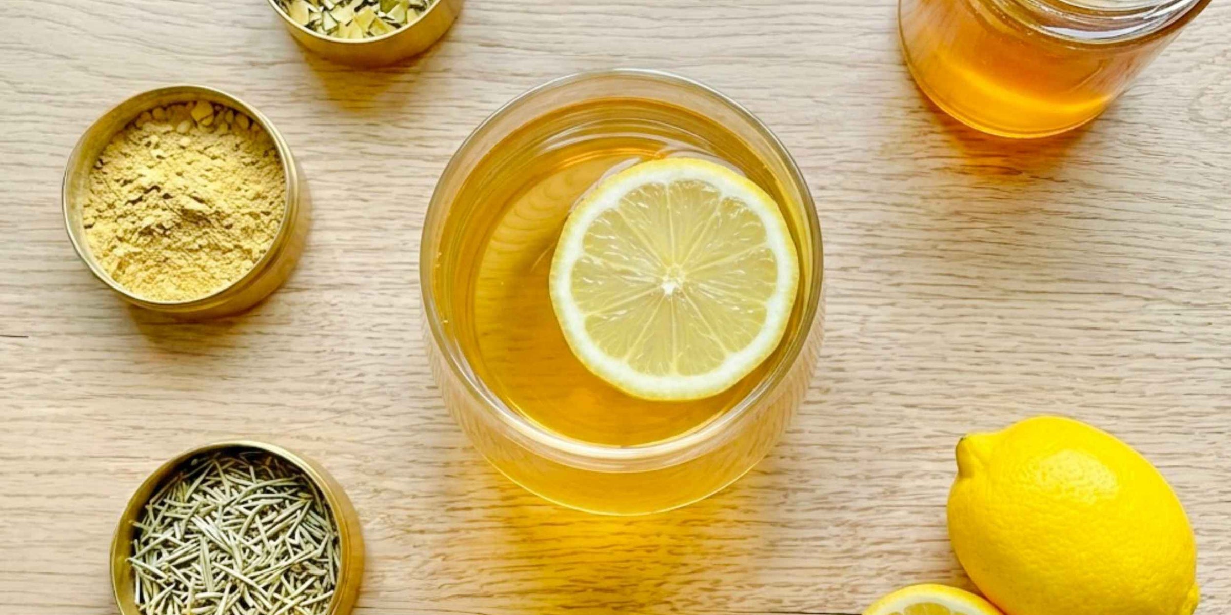 Infusion naturelle au gingembre, romarin et maté pour accompagner les coups de fatigue et soutenir la concentration.