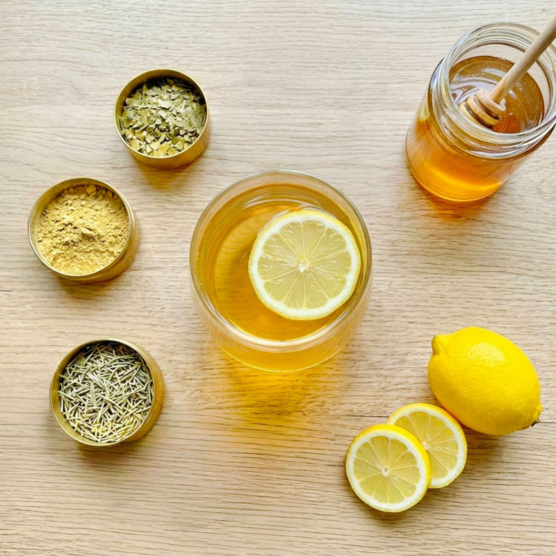 Infusion naturelle au gingembre, romarin et maté pour accompagner les coups de fatigue et soutenir la concentration.
