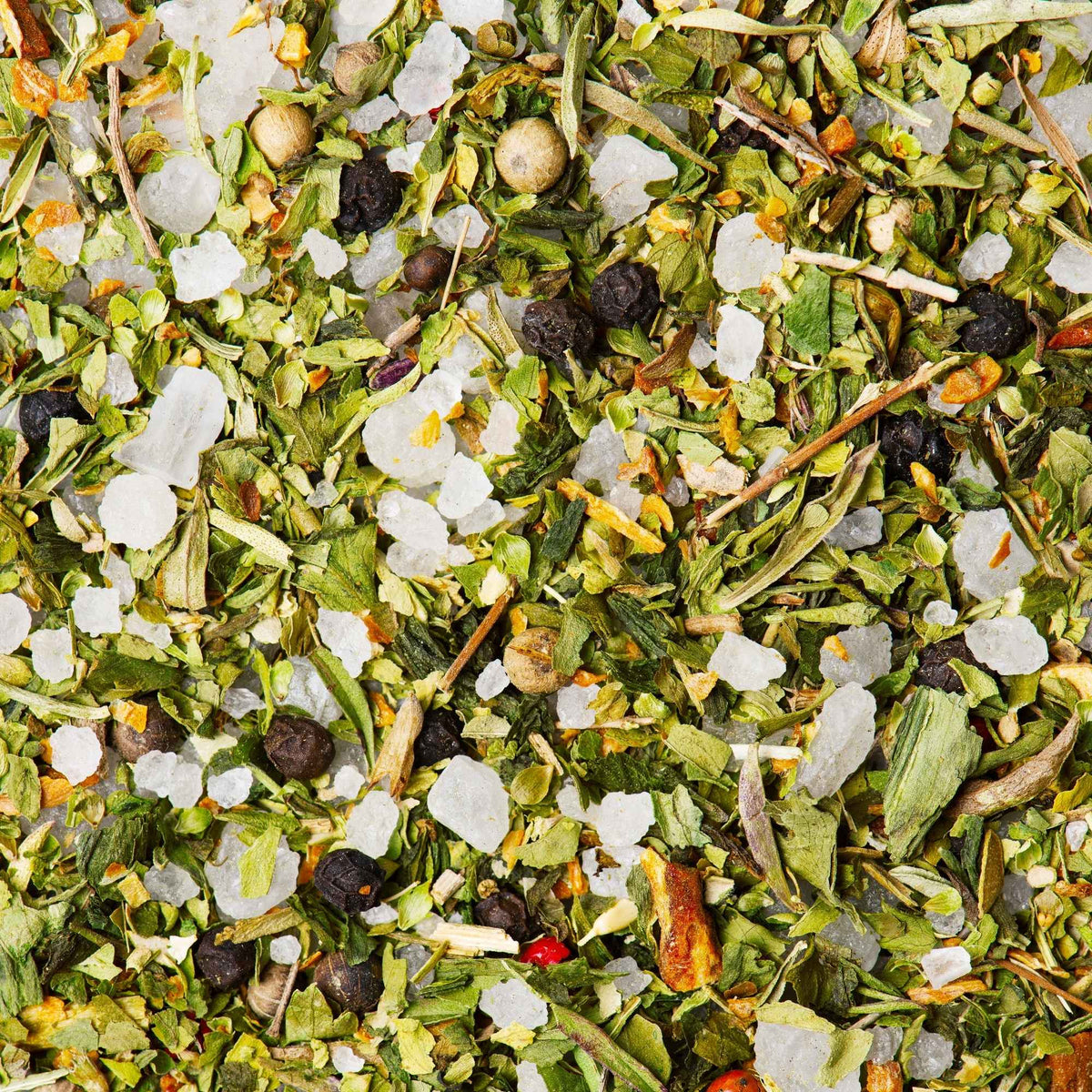Sel aromatisé fait maison avec du sel fin de Camargue, du thym séché, du piment et des écorces d’orange bio. Idéal pour sublimer vos plats au quotidien.
