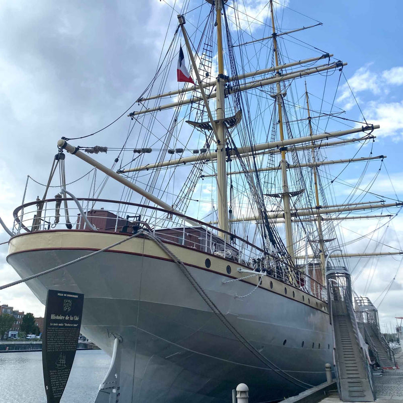 Découvrez Dunkerque autrement : musée portuaire, voiliers historiques, mémoire ouvrière. Une escale inspirante au cœur du Nord maritime.