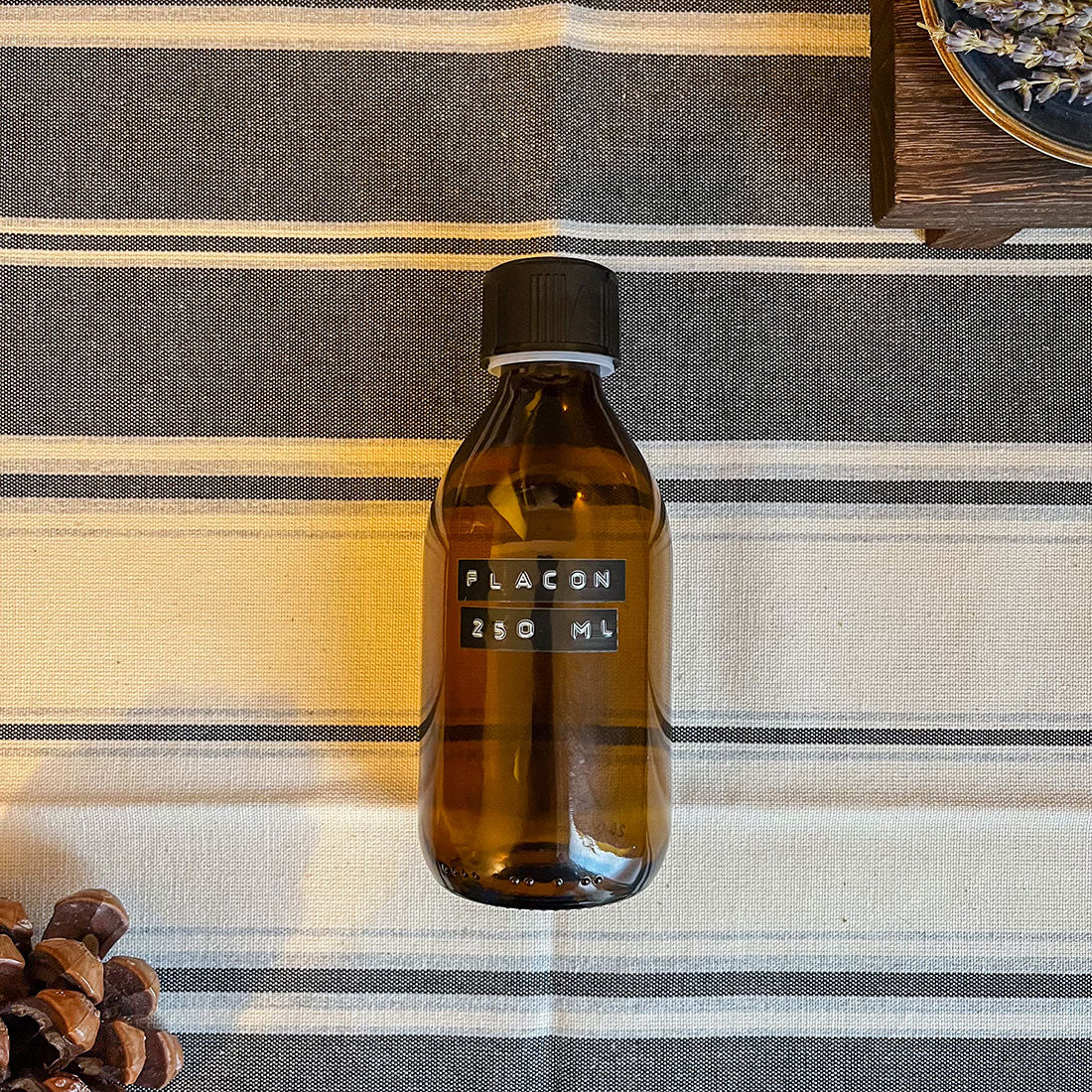 Bouteille en verre ambré 250ml avec bouchon de sécurité enfant pour huiles et solutions liquides