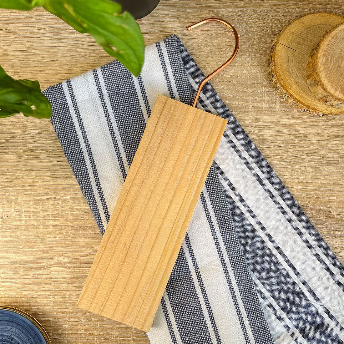 Cèdre antimites naturel avec crochet – Protection écologique pour penderie