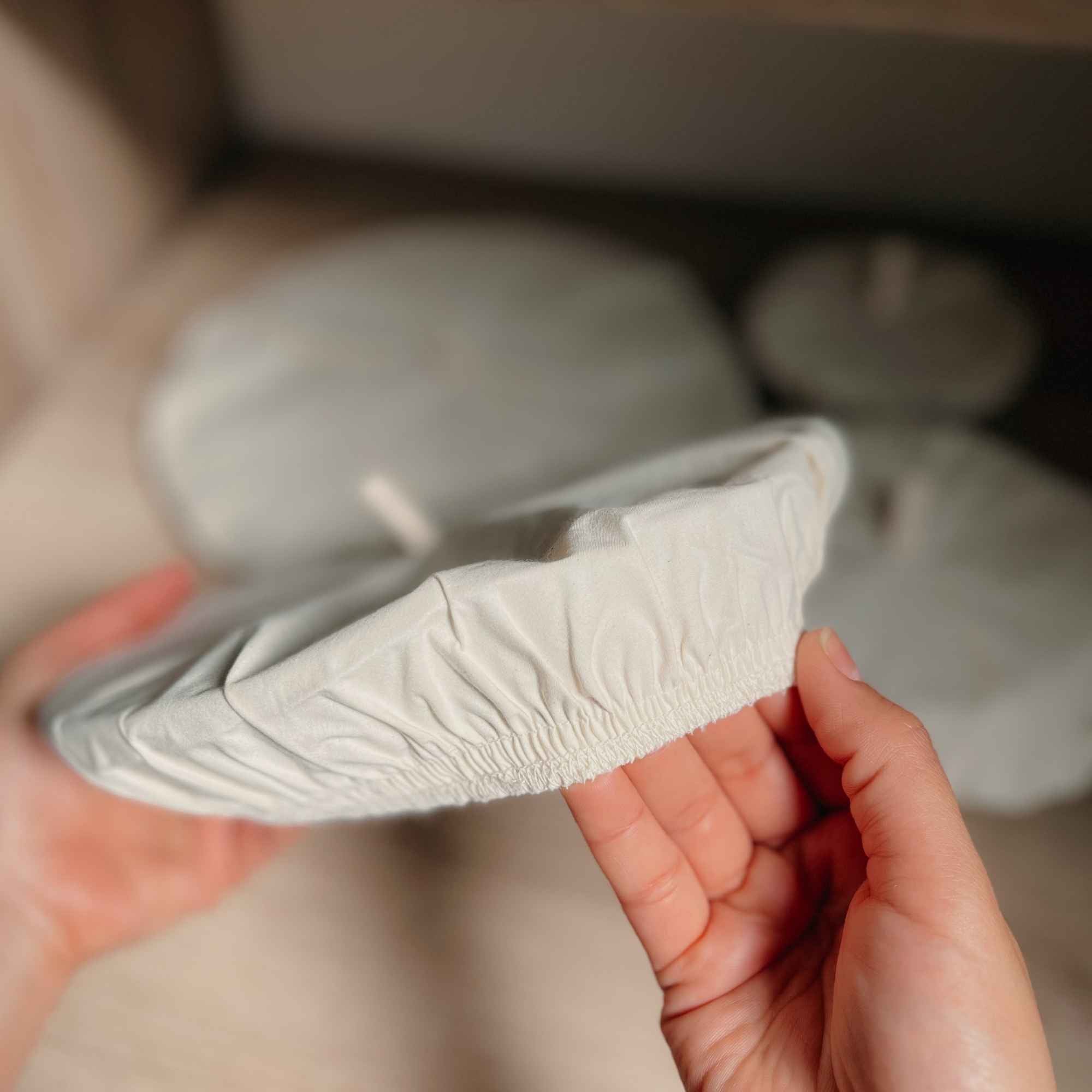 Couvercle en coton bio réutilisable avec élastique, une alternative zéro déchet simple et durable pour protéger les aliments.