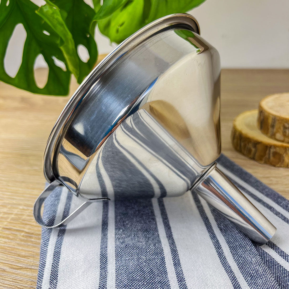 Entonnoir en Acier Inoxydable - Accessoire polyvalent pour cuisine et conservation