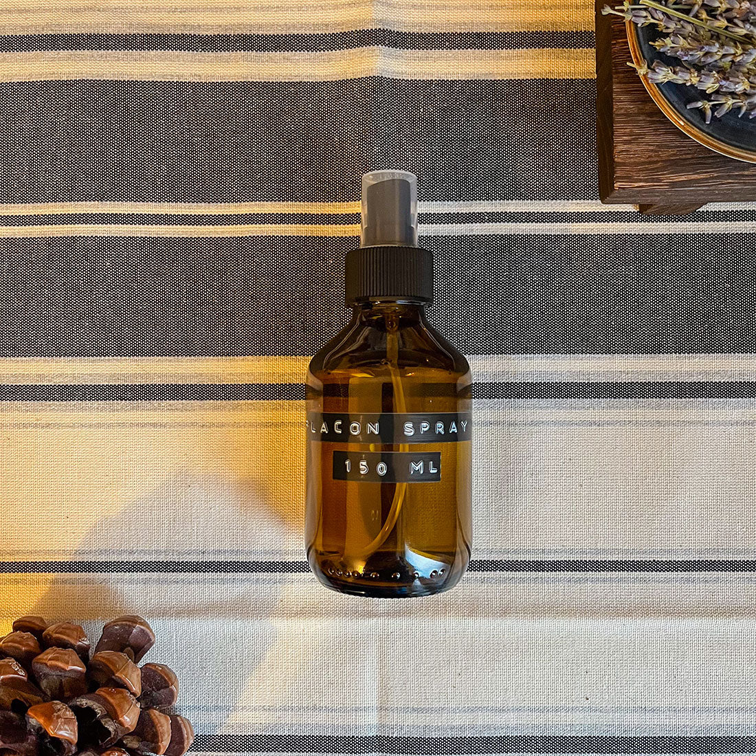 Flacon spray en verre ambré 150ml avec embout fin pour diffusion homogène