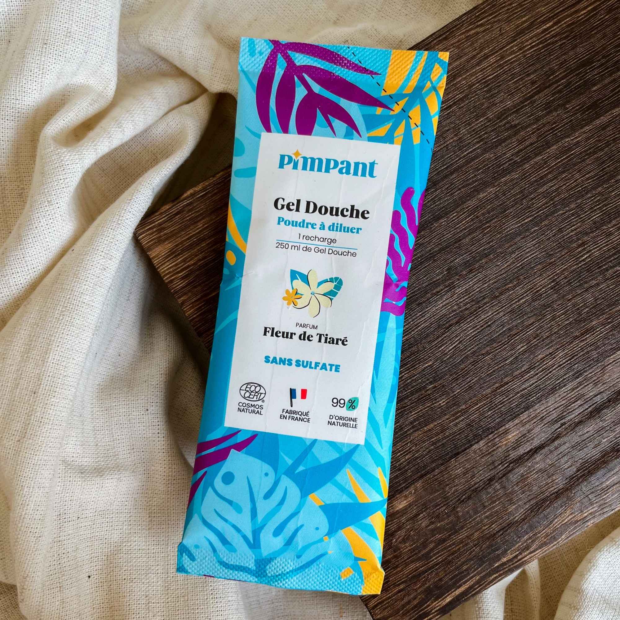 Produit lavant doux et exotique au parfum de tiaré.