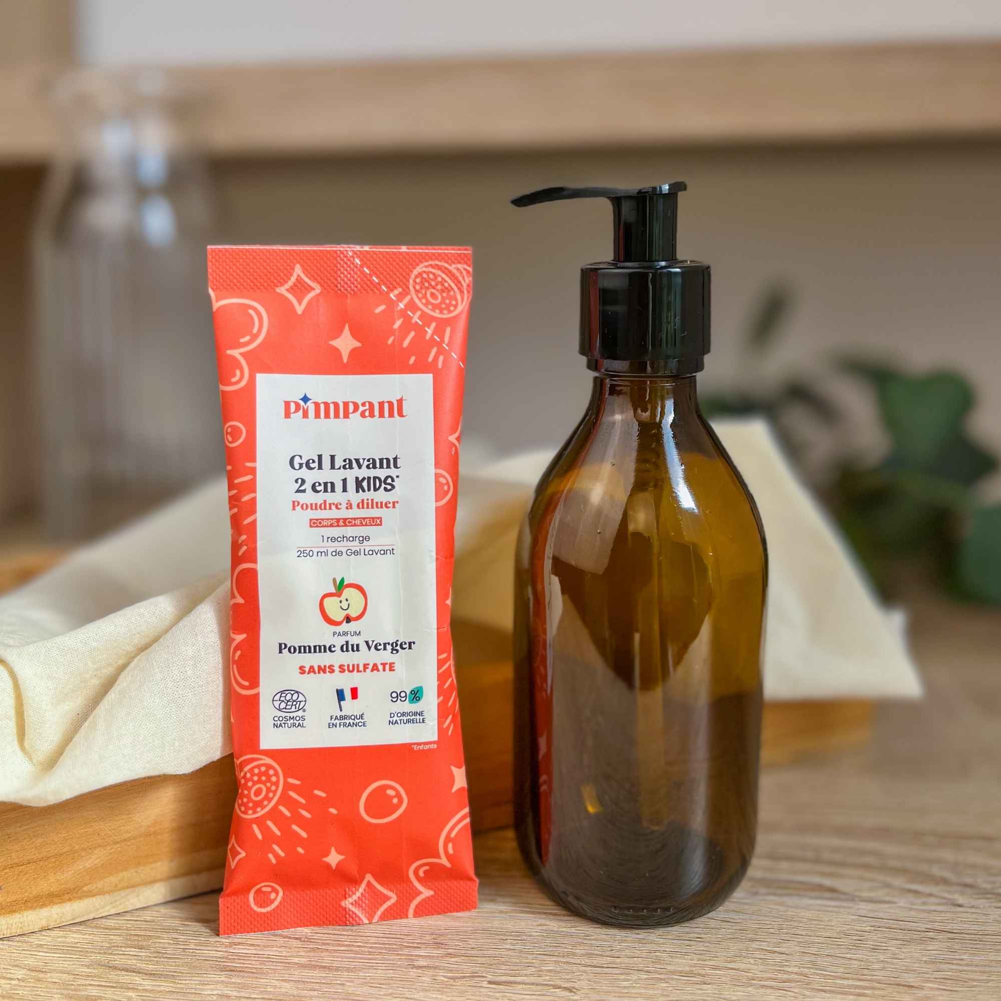 Gel lavant enfant à la pomme vendu par Plantes & Recettes.