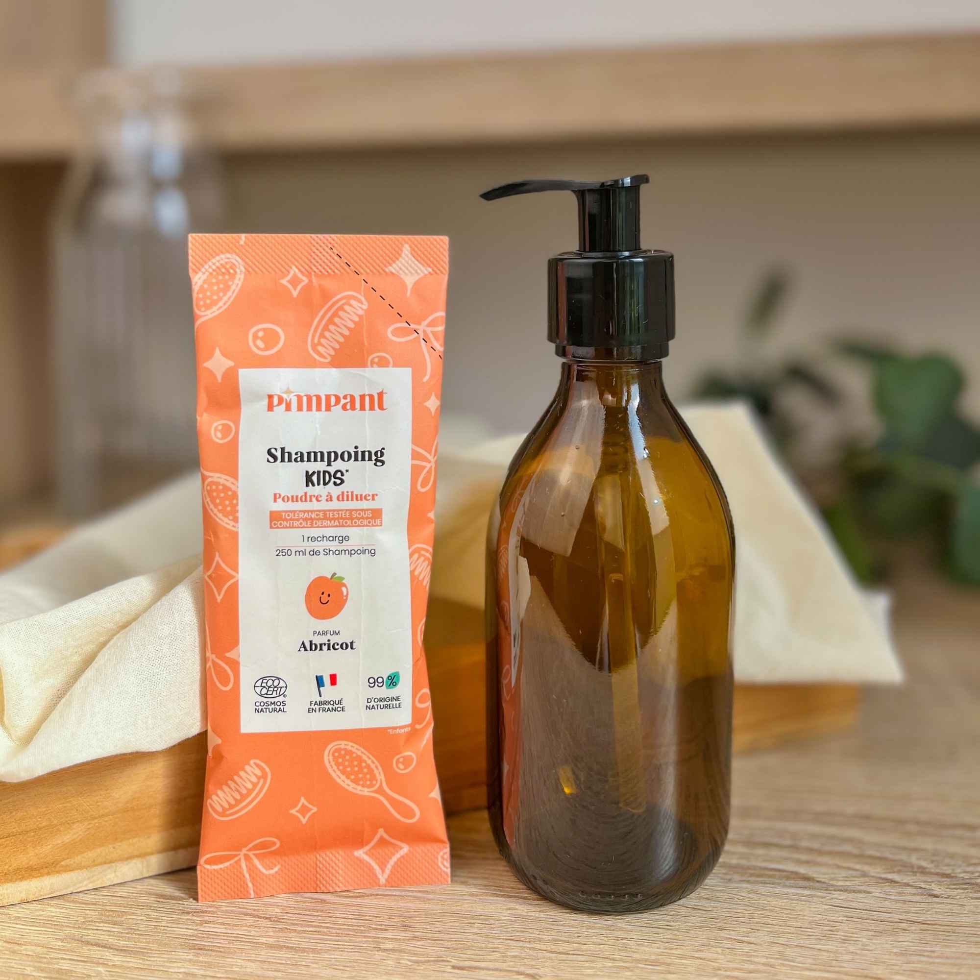 Recharge écologique de shampoing enfant abricot.