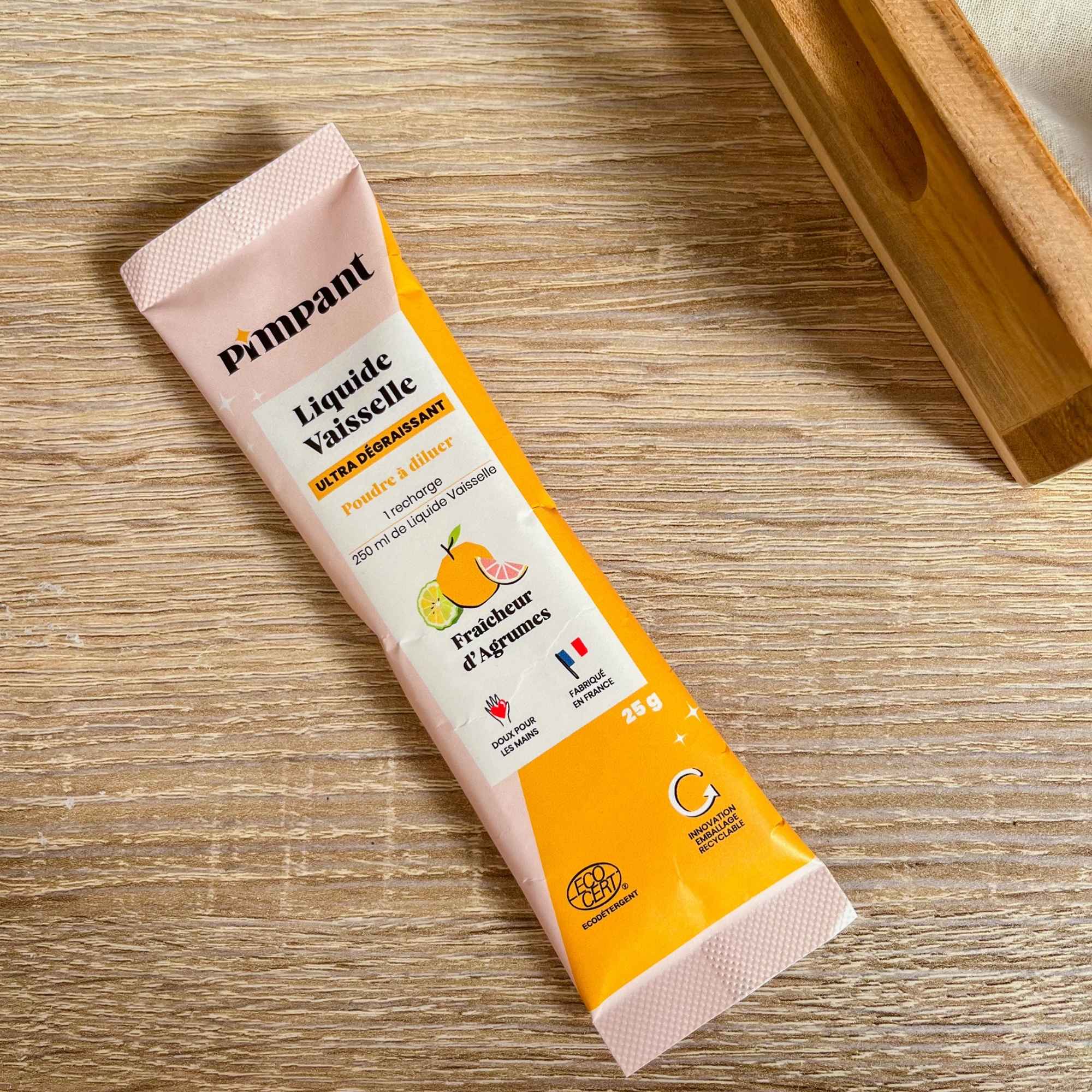 Produit ménager naturel au parfum frais d’agrumes.