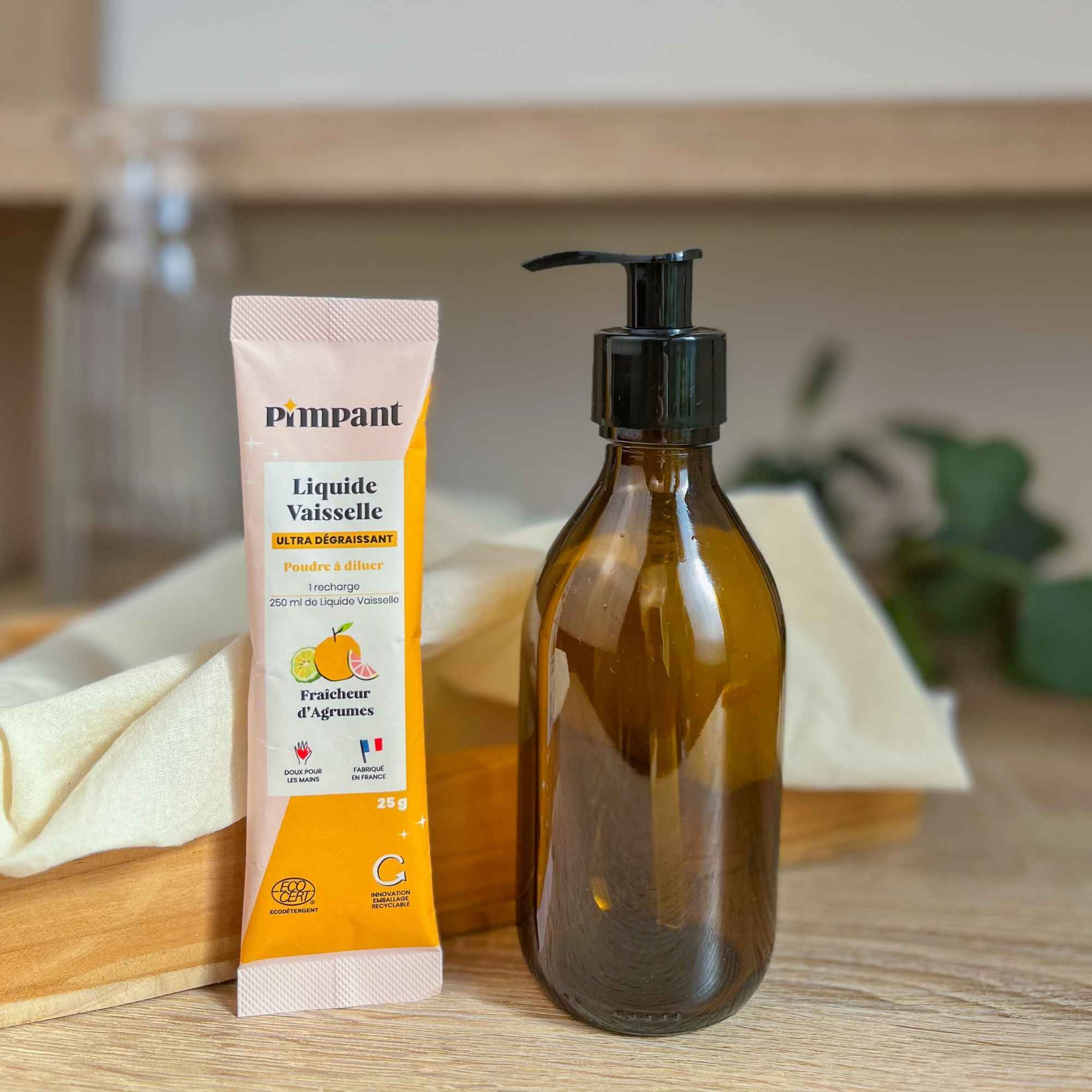 Recharge sans plastique, senteur citron et orange.