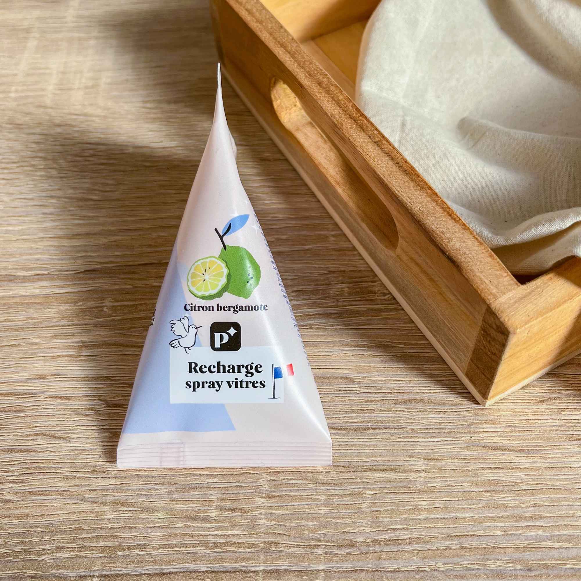Produit Pimpant à diluer pour vitres et miroirs.