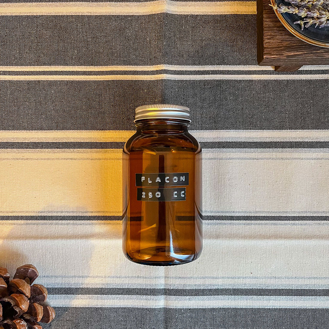 Pot en verre ambré 250ml avec ouverture large et bouchon en aluminium