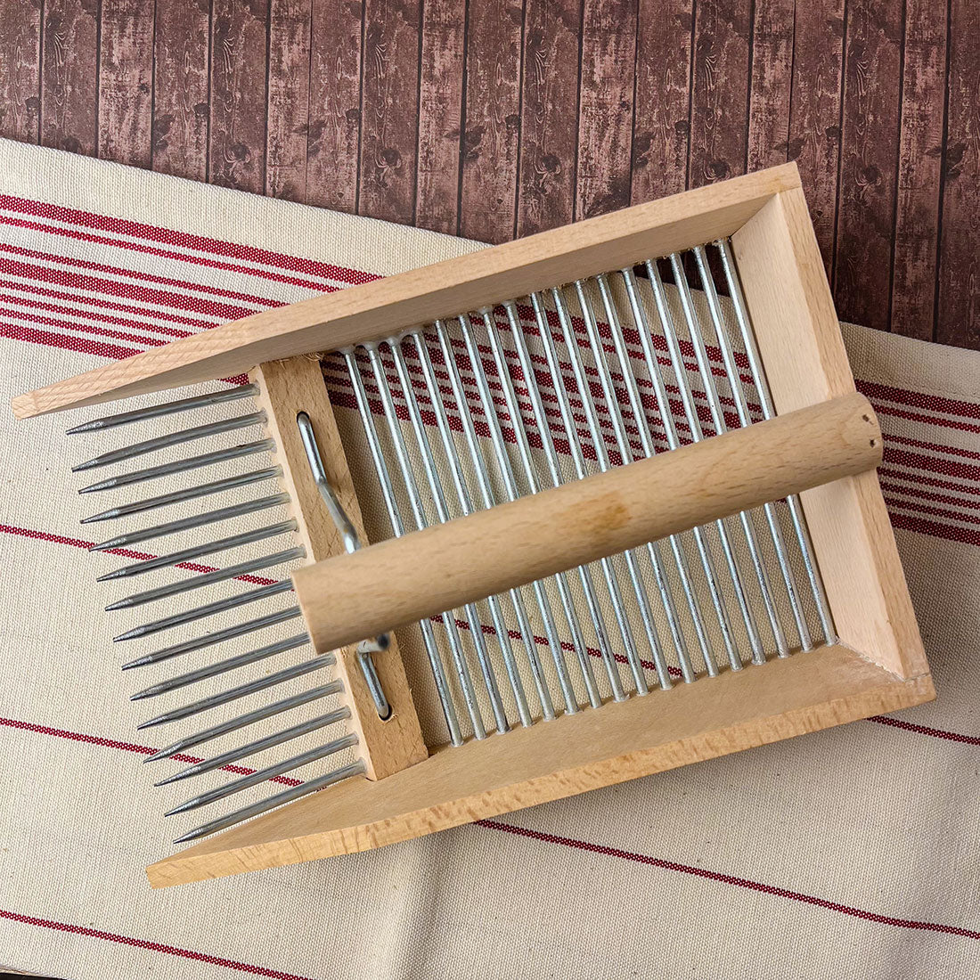 Ramasse-Baies en bois – Outil traditionnel pour la cueillette