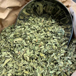 Photo de alchémille  parties aériennes bio séchée vendue par Plantes & Recettes, spécialisée en plantes médicinales de qualité.