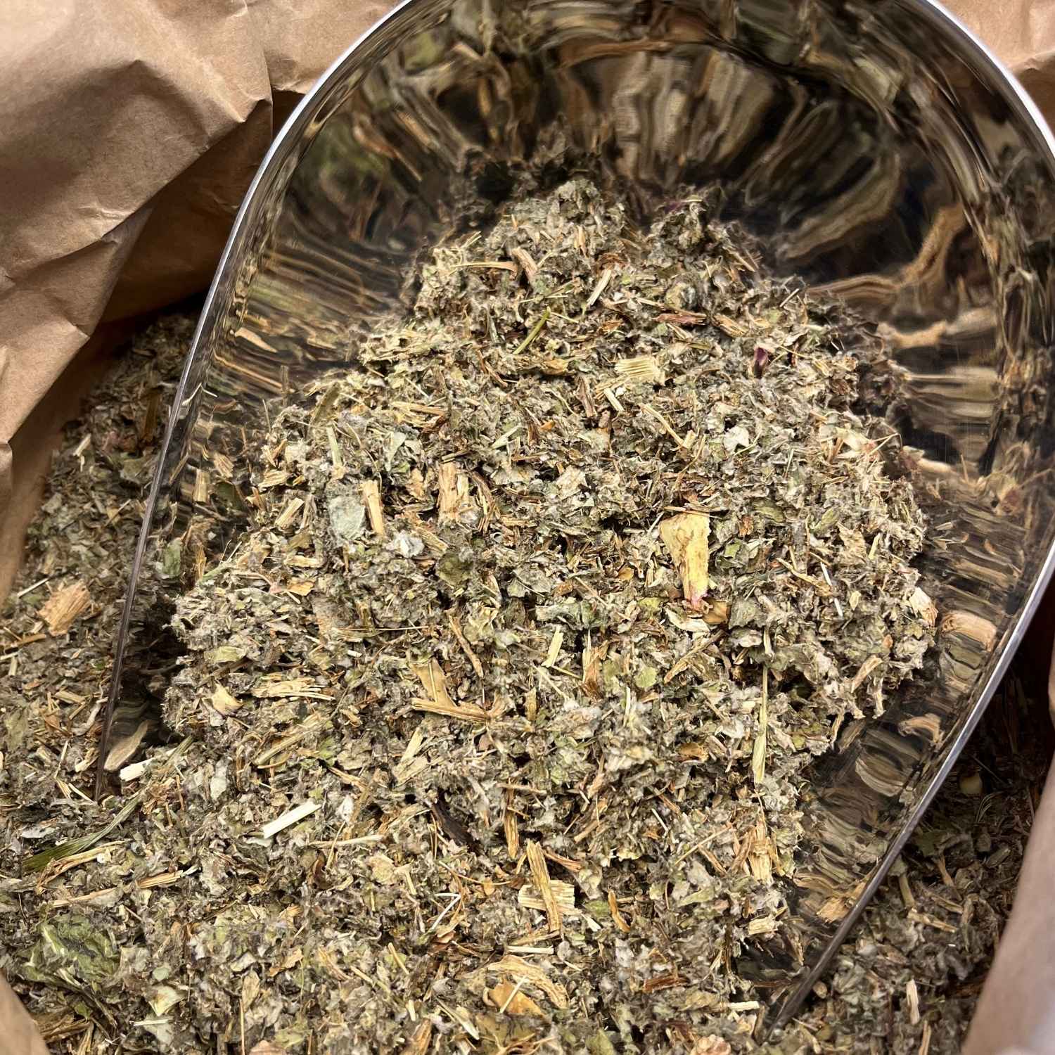 Photo de artichaut  feuilles bio séchée vendue par Plantes & Recettes, spécialisée en plantes médicinales de qualité.