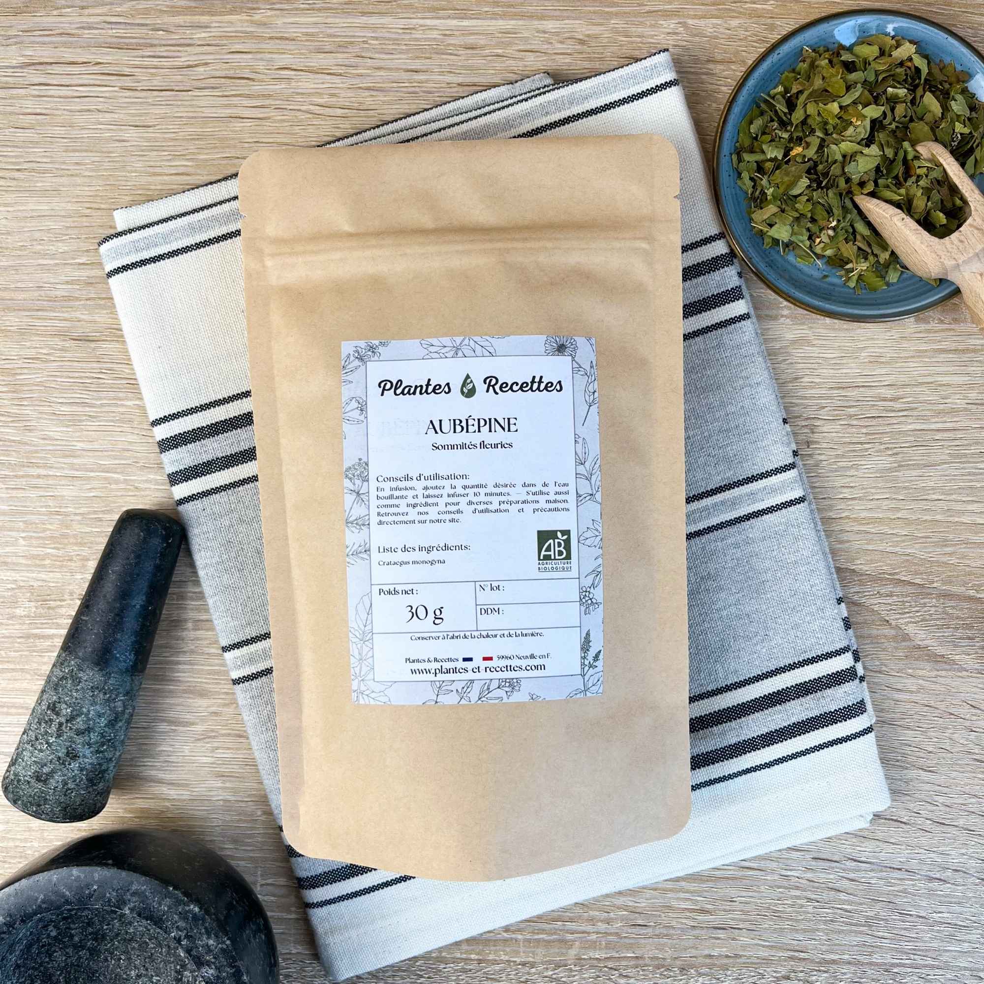 Sachet d’aubépine bio en sommités fleuries Plantes & Recettes, plante de qualité herboristerie conditionnée à la main en France.