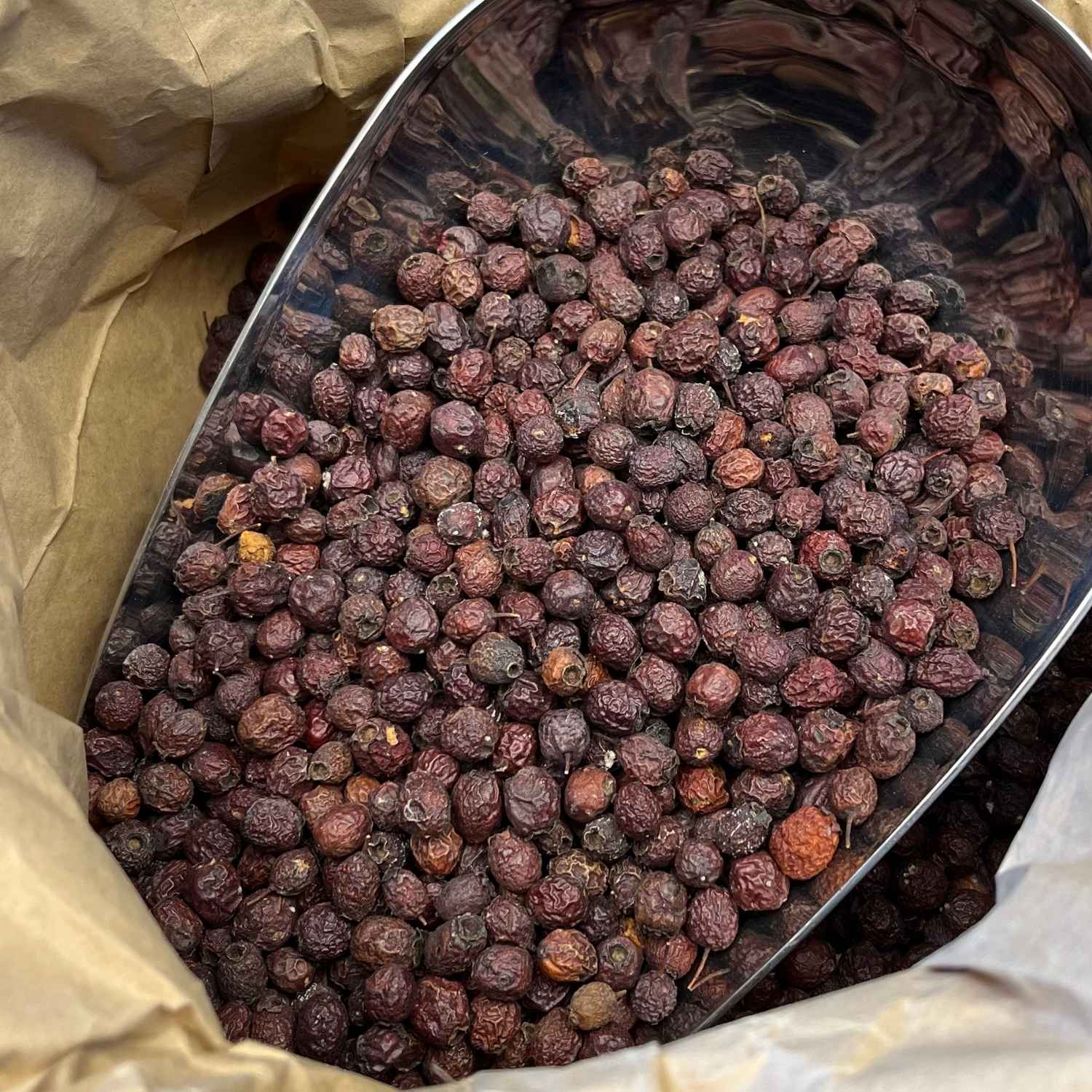 Photo de aubépine  fruits bio séchée vendue par Plantes & Recettes, spécialisée en plantes médicinales de qualité.