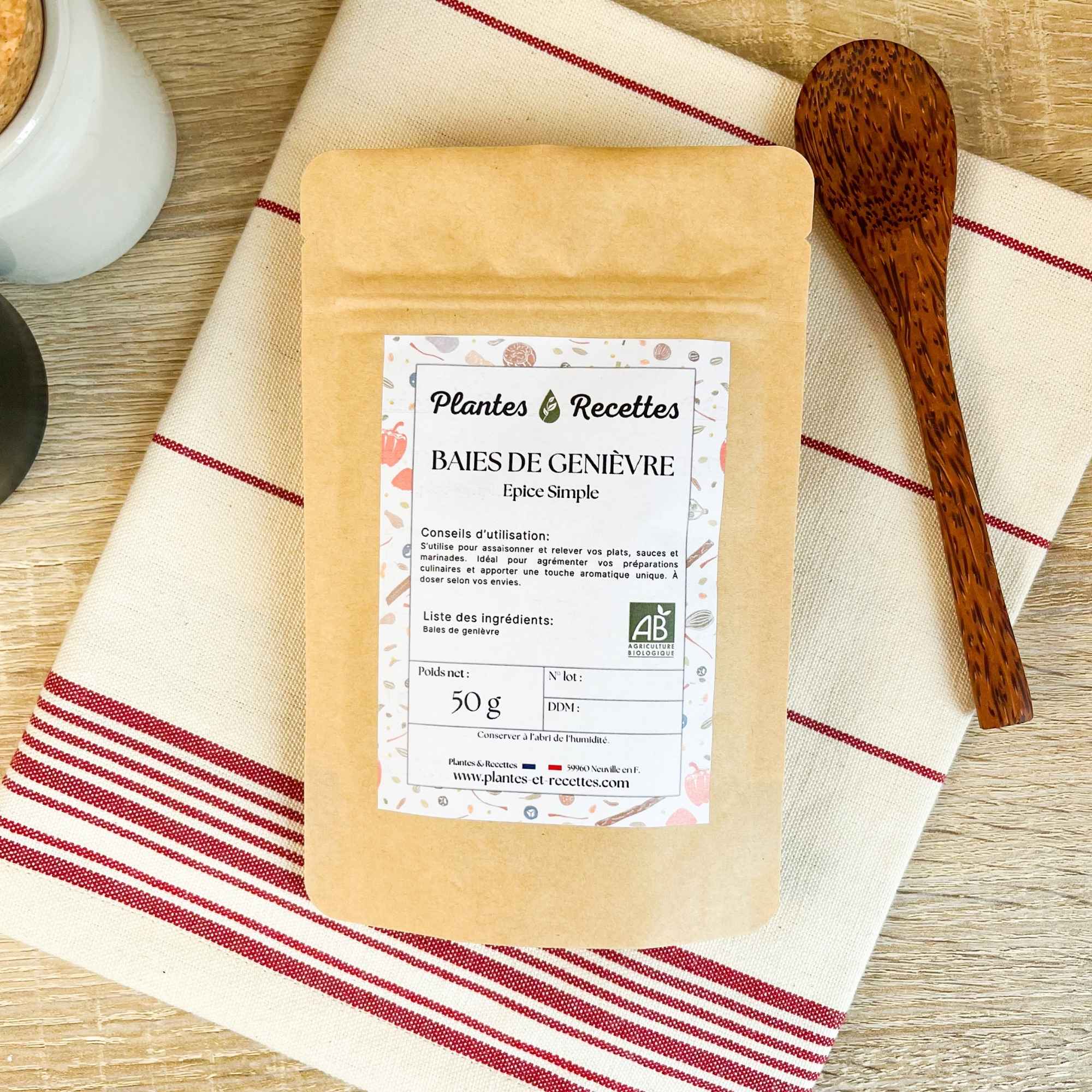 Sachet de baies de genièvre bio Plantes & Recettes, fruits séchés aromatiques pour la cuisine naturelle et les marinades maison.