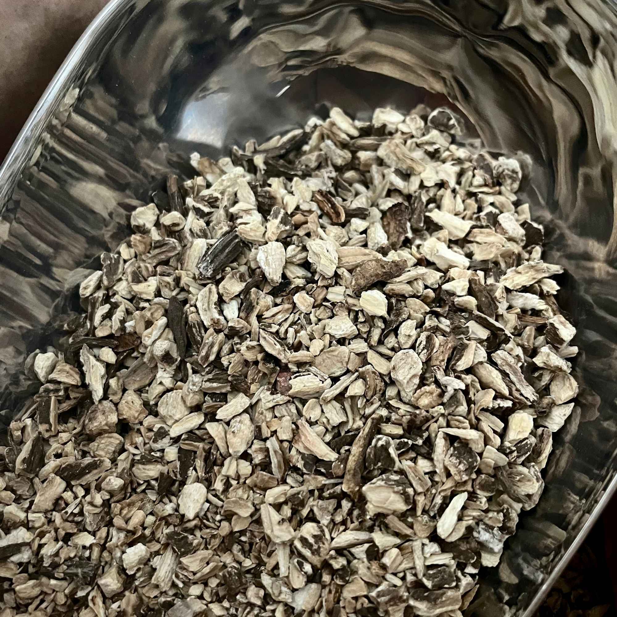 Bardane bio racines coupées (Arctium lappa), plante simple idéale en décoction pour accompagner le drainage et la digestion – Plantes & Recettes