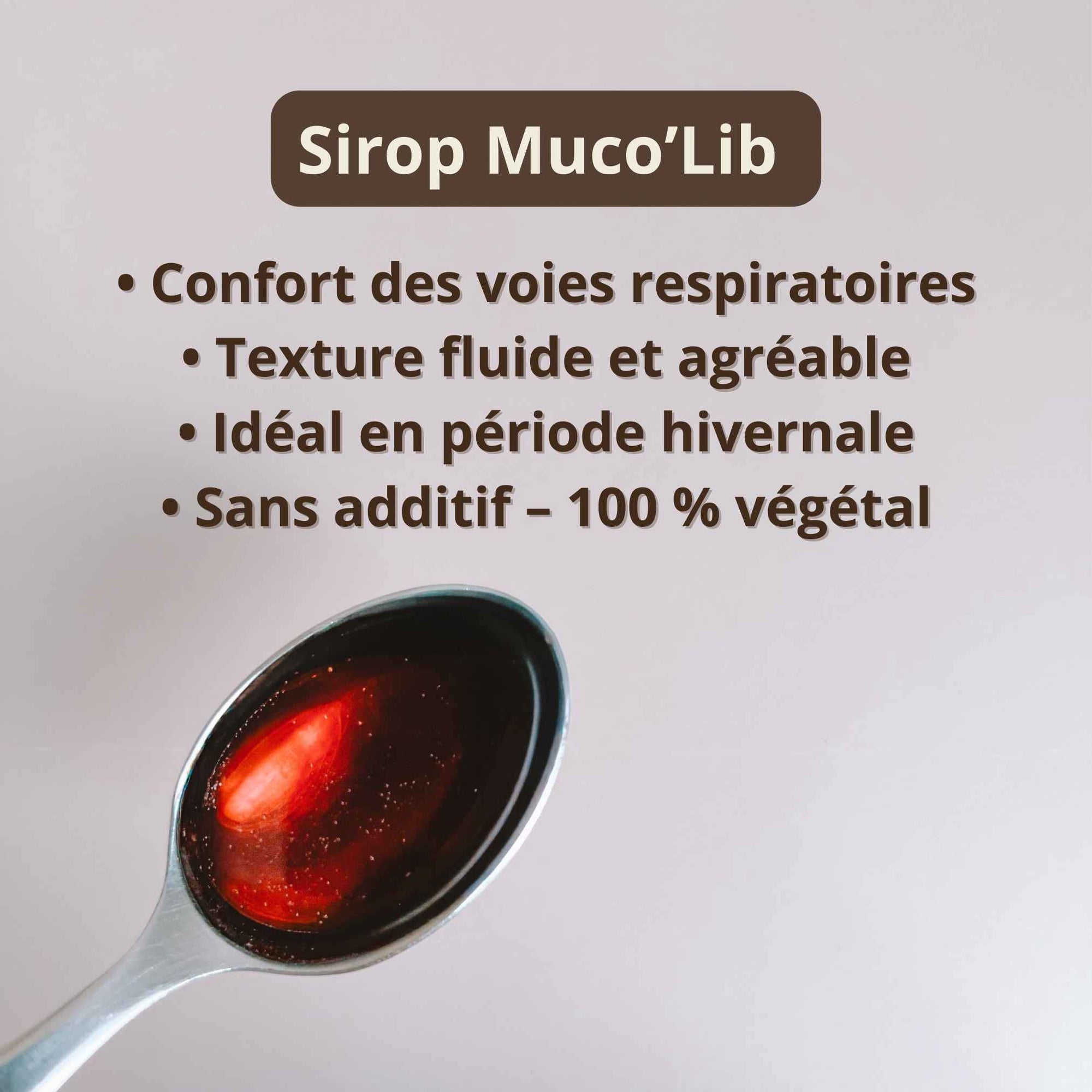 Cuillère de sirop de plantes Muco Lib fini mettant en avant ses propriétés naturelles.