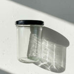 Bocal en verre clair de 430 ml avec couvercle en métal noir, adapté aux préparations maison et fermentations naturelles