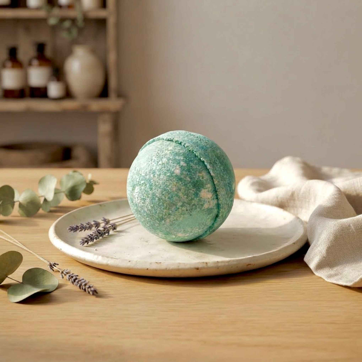 Boule de bain effervescente Éclat Secret de 220 g avec une pierre surprise à collectionner.