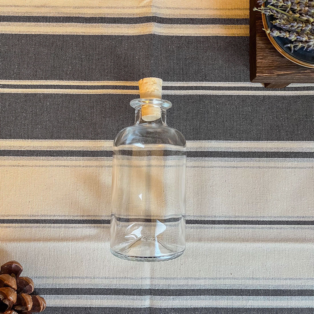 Bouteilles apothicaires rondes Plantes & Recettes, un essentiel pour vos préparations.