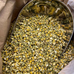 Photo de camomille matricaire  fleurs bio séchée vendue par Plantes & Recettes, spécialisée en plantes médicinales de qualité.