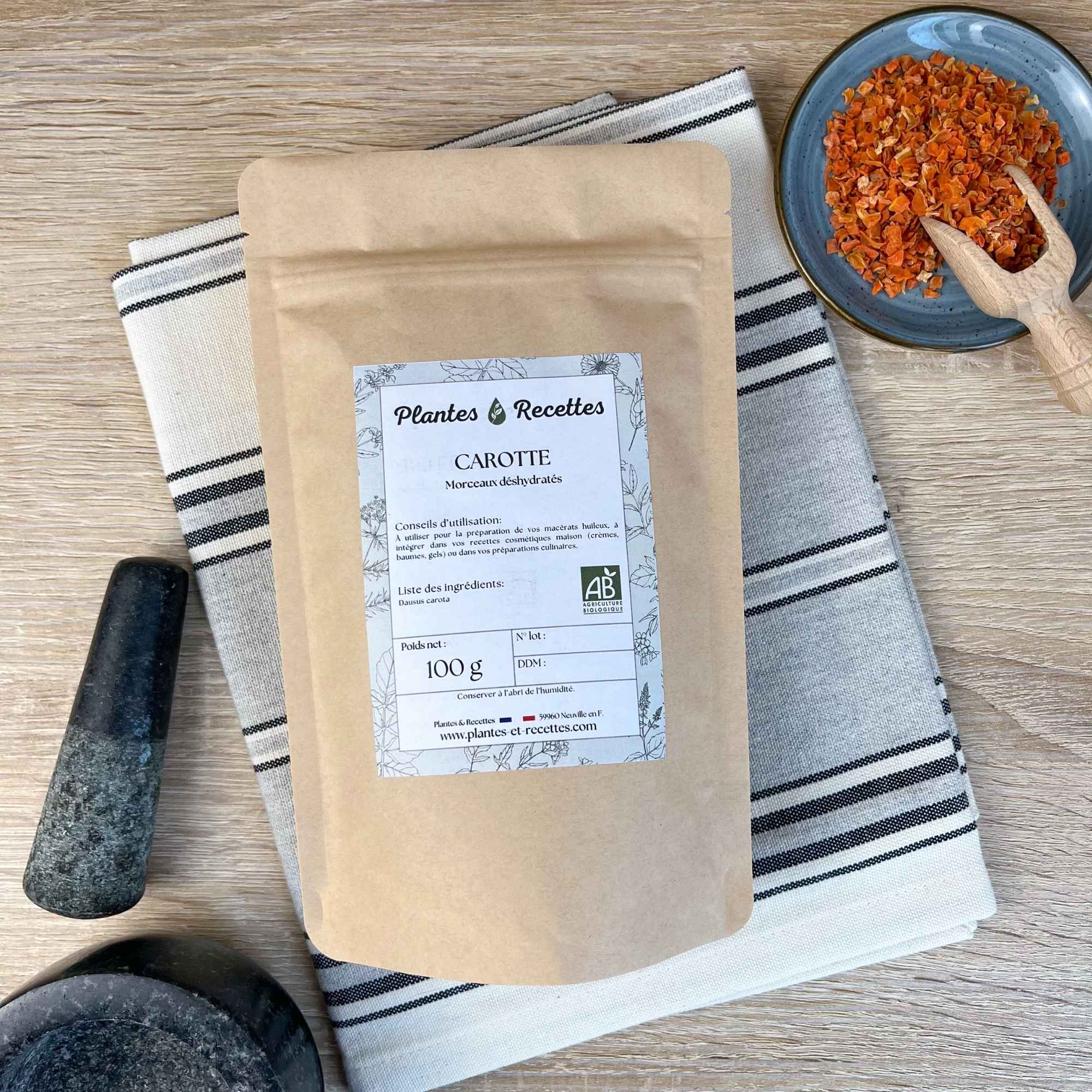 Sachet de morceaux de carotte bio Plantes & Recettes, qualité herboristerie, conditionné à la main en France pour vos préparations maison.