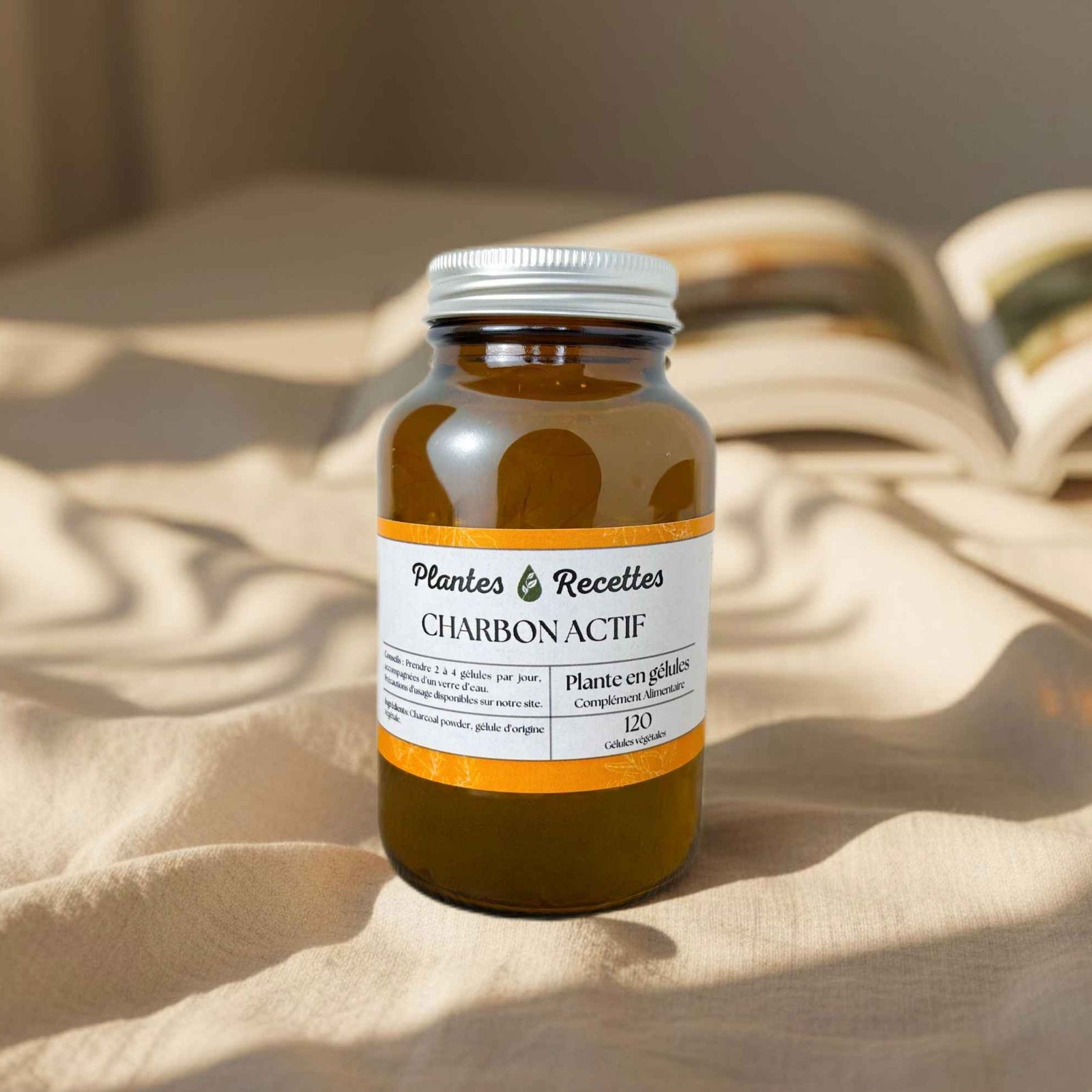 Gélules de charbon actif végétal Plantes & Recettes, complément pour faciliter la digestion et l’élimination des toxines (effet détox), qualité herboristerie, fabrication française, capsules végétales vegan en pilulier verre ambré, cure 1 mois.