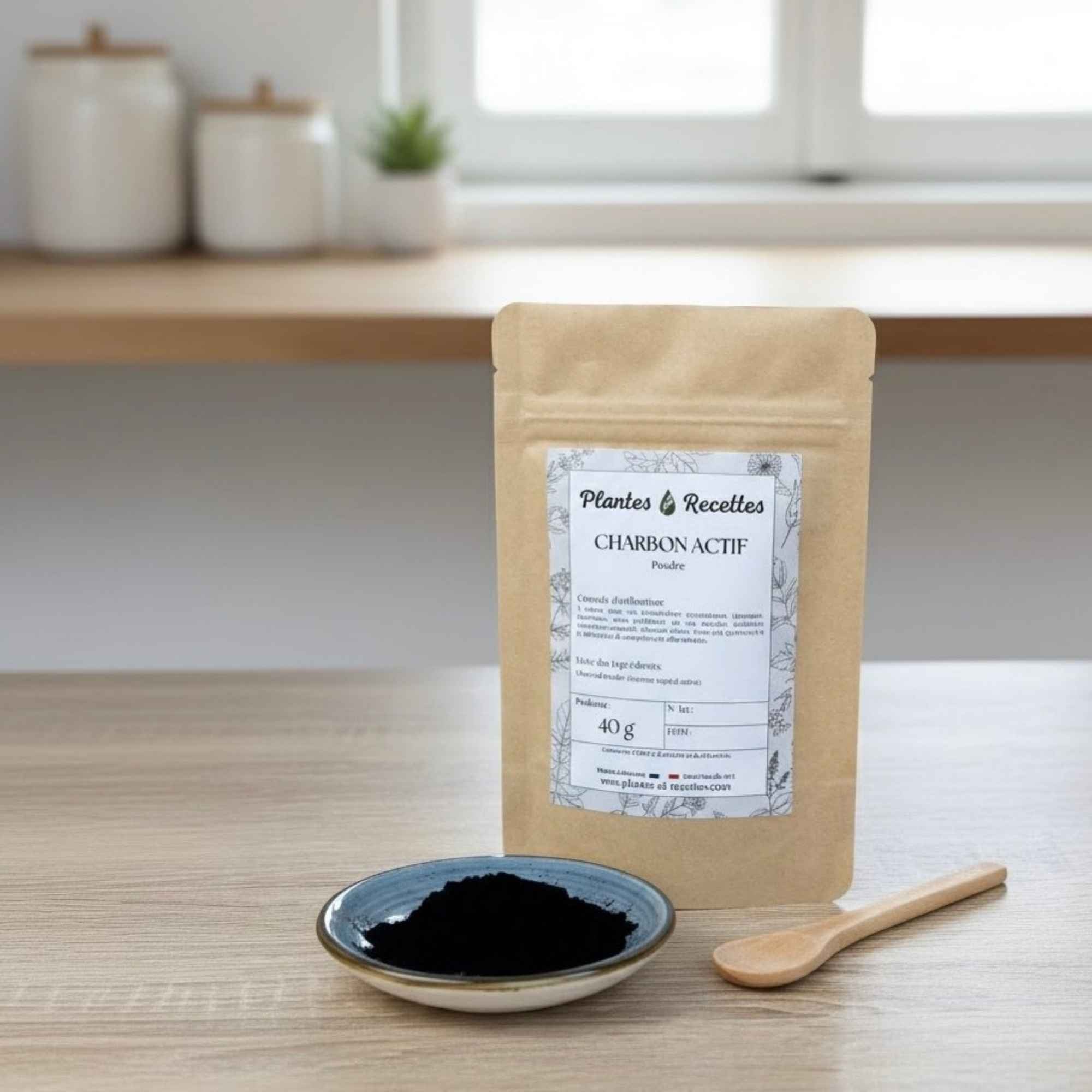 Sachet de charbon actif végétal en poudre Plantes & Recettes, qualité herboristerie, conditionné à la main en France pour vos préparations naturelles.